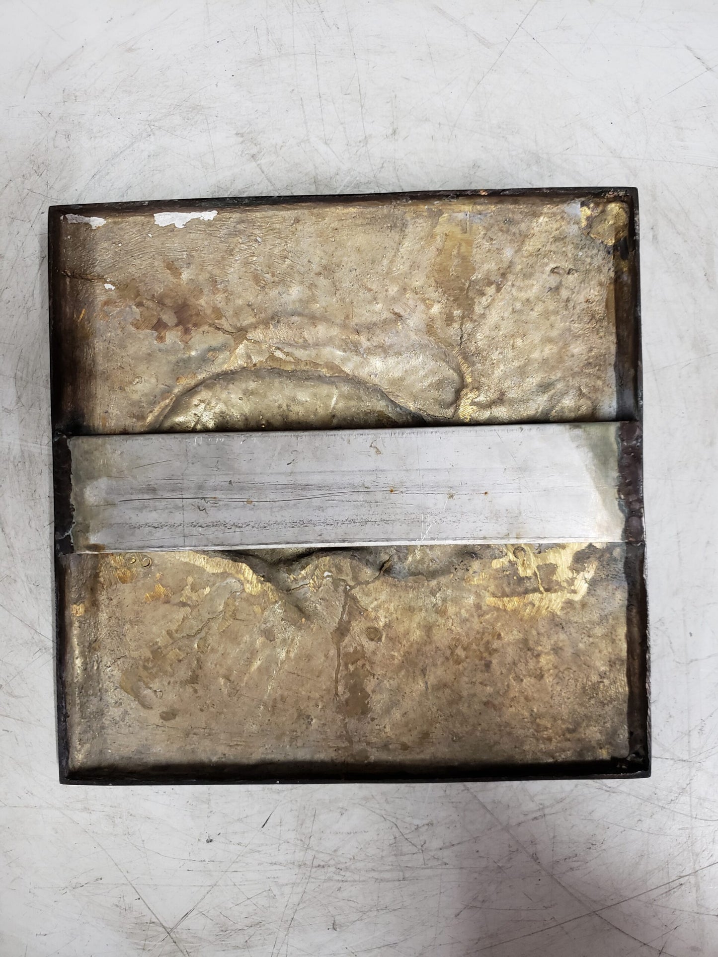 Single Fish made of Bronze Wall decor Size: 10" x 10" x 1"H