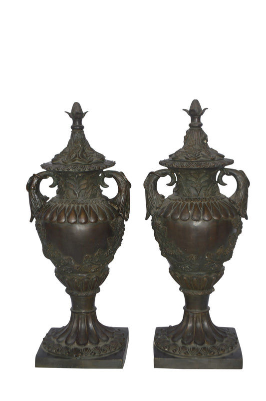 Pair of Urns bronze statue - Size: 10"L x 9"W x 25"H.