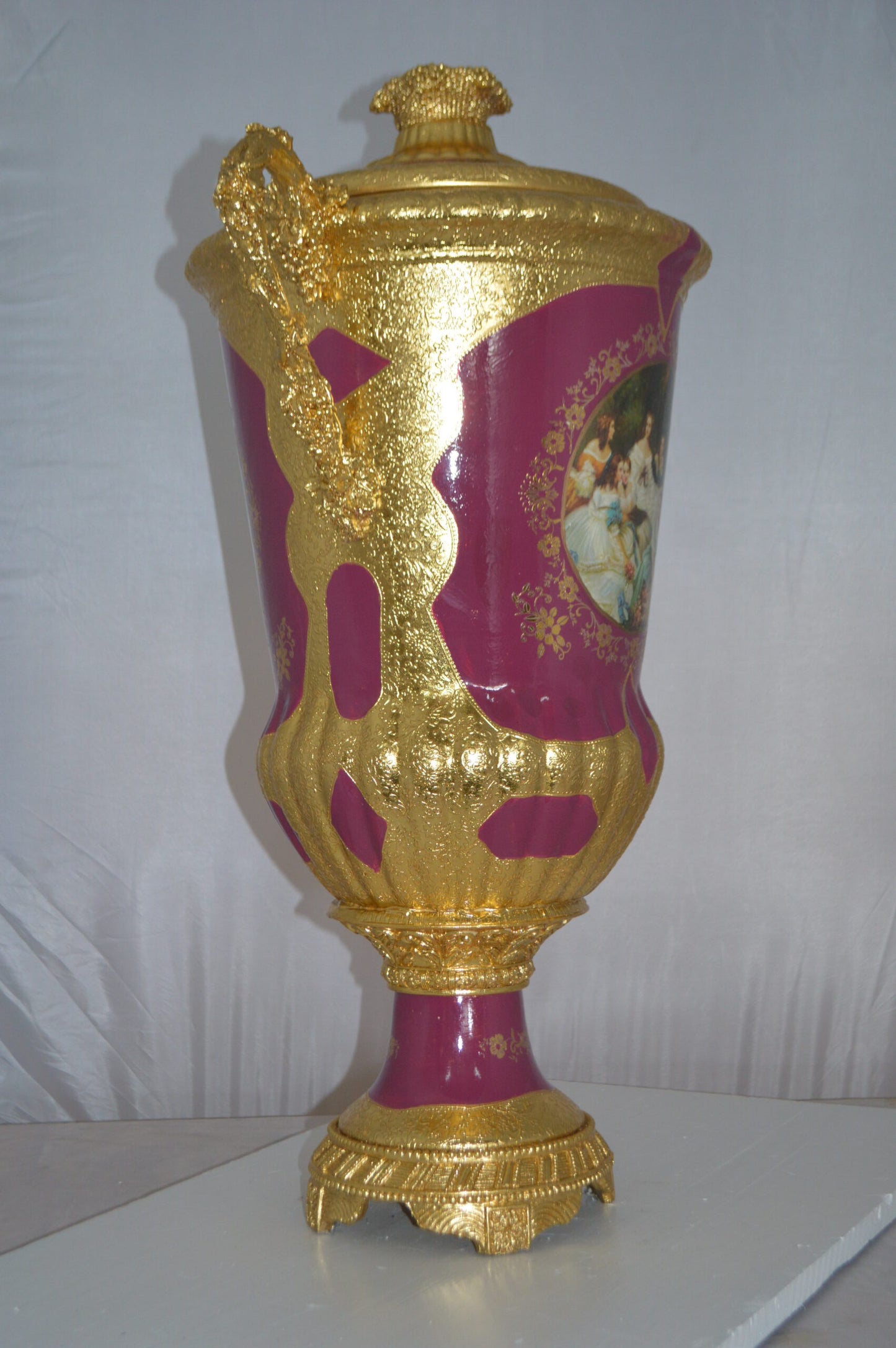 Decoration Vase with cover gold and pink - Size: 23"L x 16"W x 33"H.