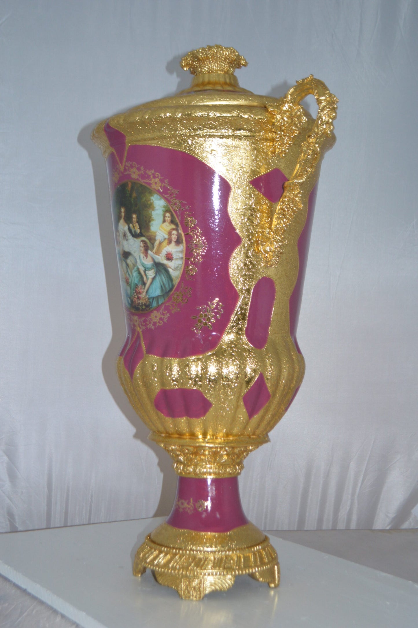 Decoration Vase with cover gold and pink - Size: 23"L x 16"W x 33"H.