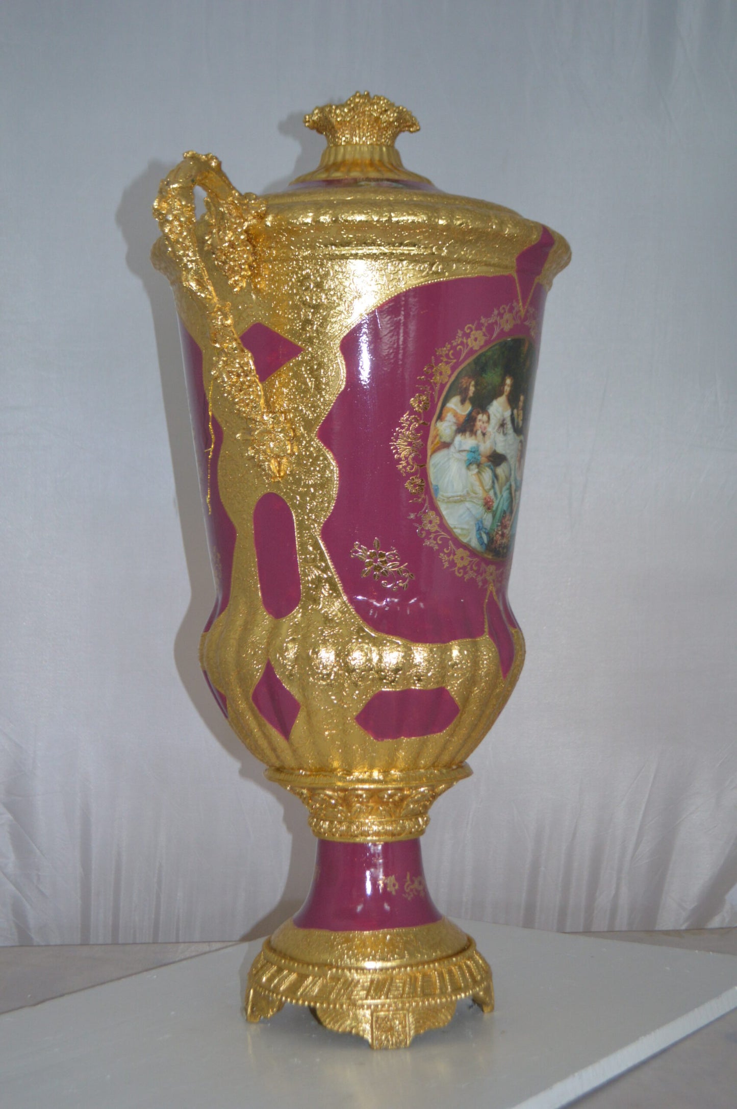 Decoration Vase with cover gold and pink - Size: 23"L x 16"W x 33"H.