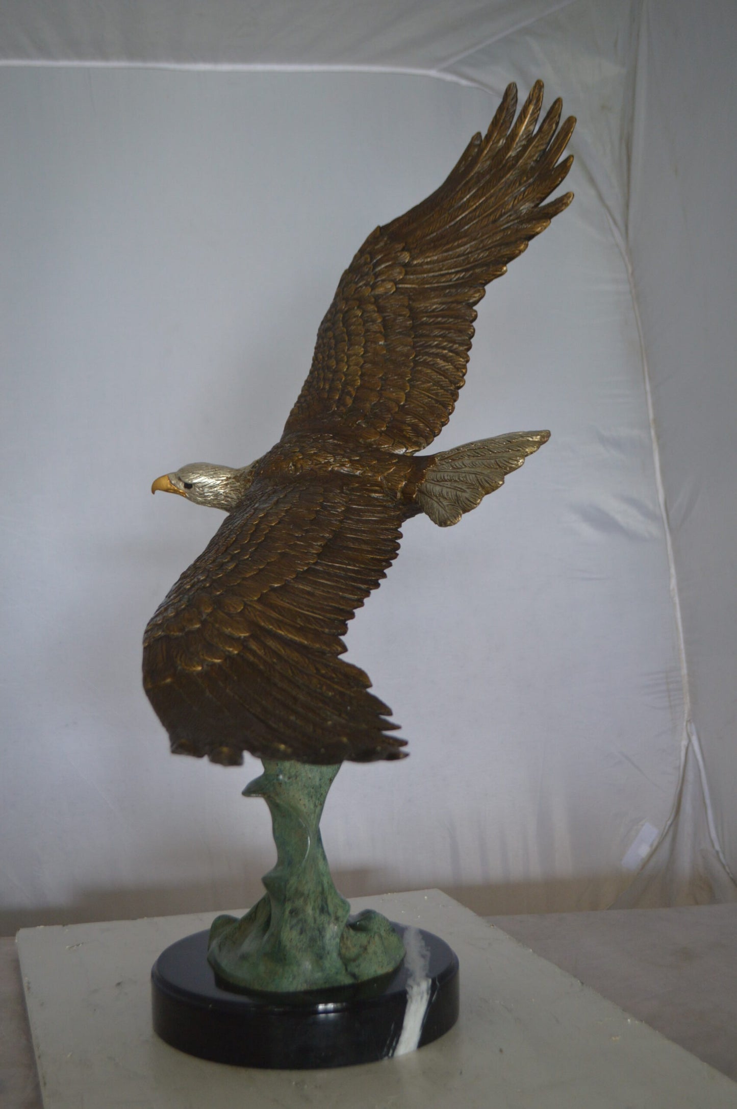 Eagle Flying With His Pray Bronze Statue - Size: 32"L x 15"W x 33"H.