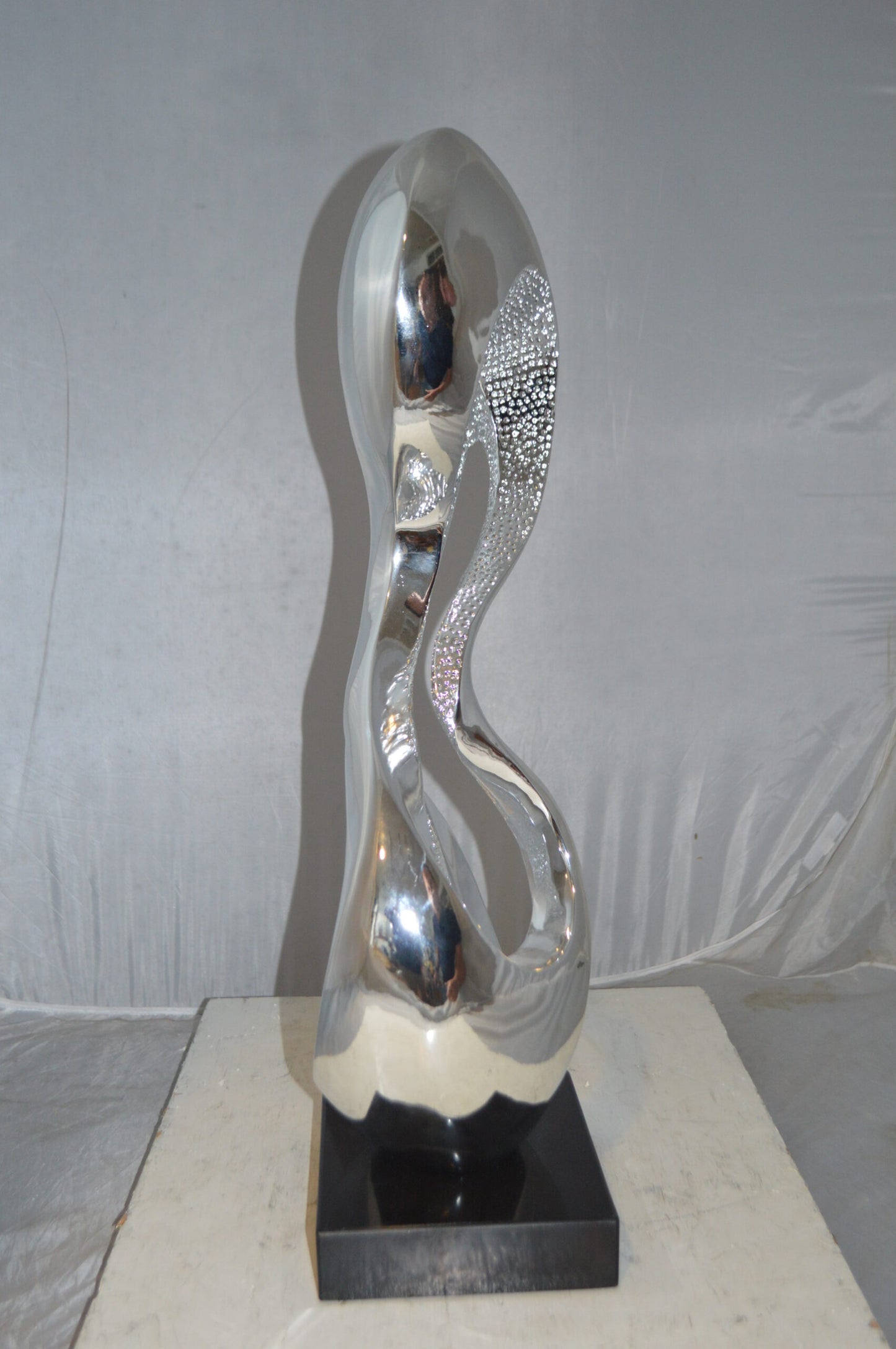 Modern Art Abstract Resin Statue - Size: 11"L x 8"W x 31"H.