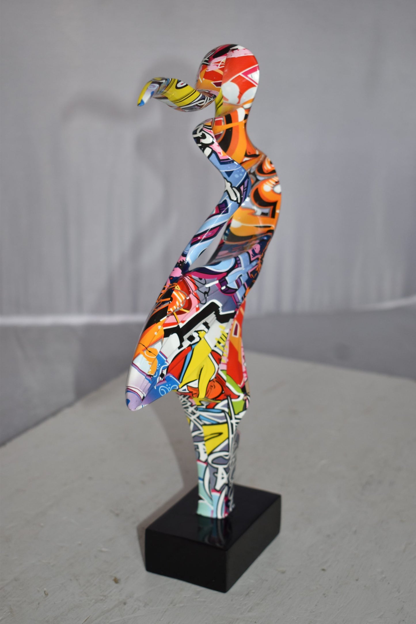 Gone With The Wind Modern Graffiti Resin Statue Size: 9" x 3" x 14"H