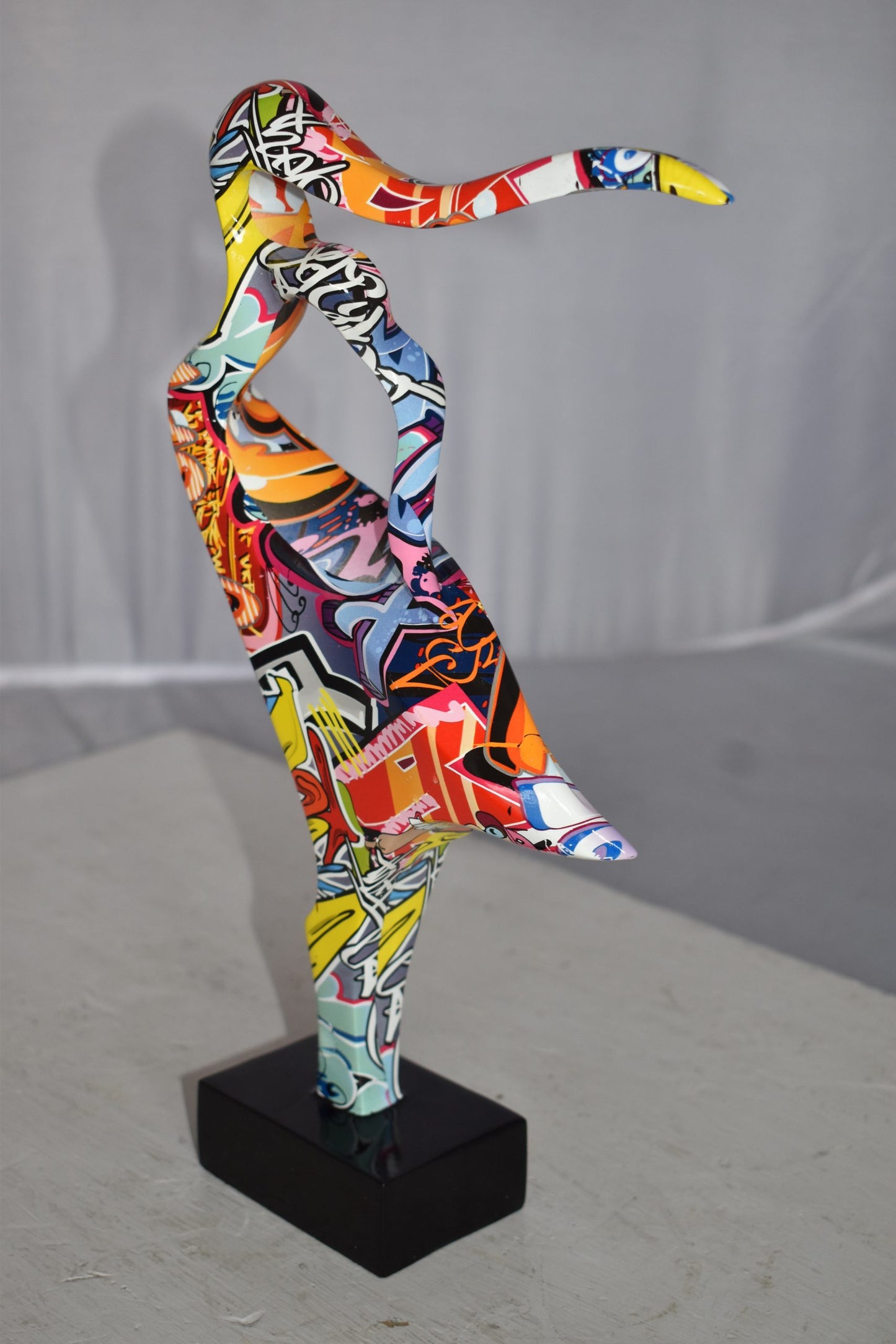 Gone With The Wind Modern Graffiti Resin Statue Size: 9" x 3" x 14"H