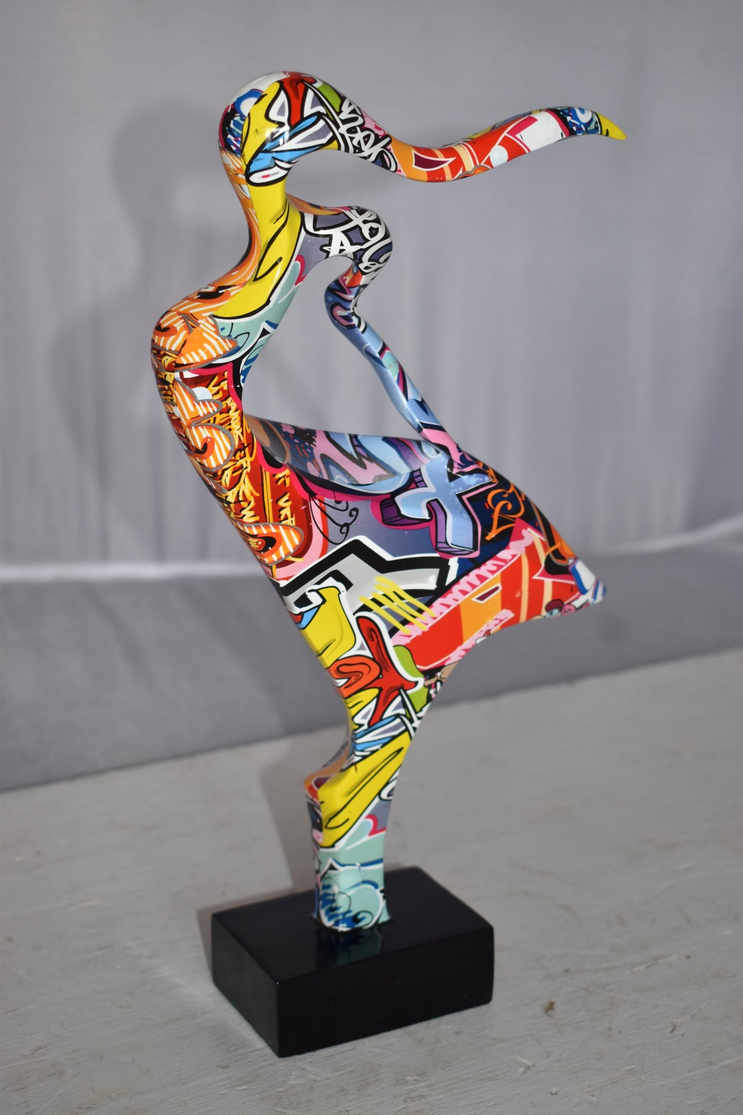 Gone With The Wind Modern Graffiti Resin Statue Size: 9" x 3" x 14"H