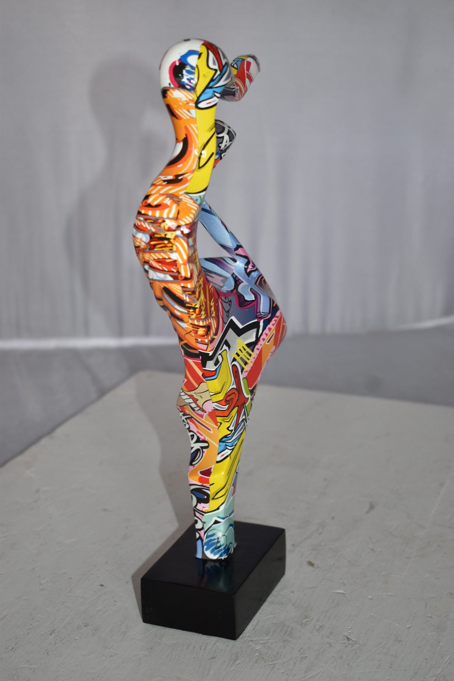 Gone With The Wind Modern Graffiti Resin Statue Size: 9" x 3" x 14"H