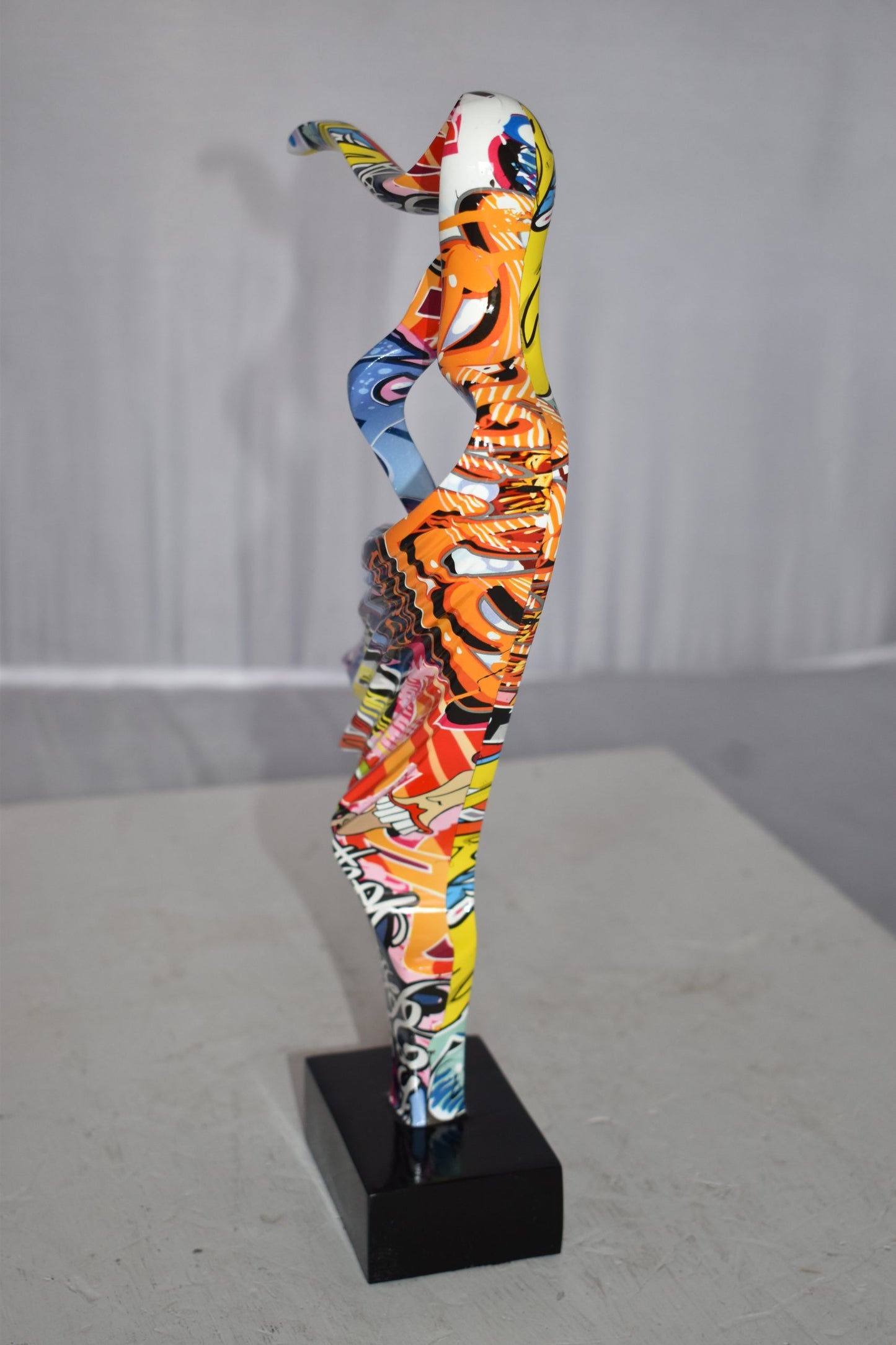 Gone With The Wind Modern Graffiti Resin Statue Size: 9" x 3" x 14"H