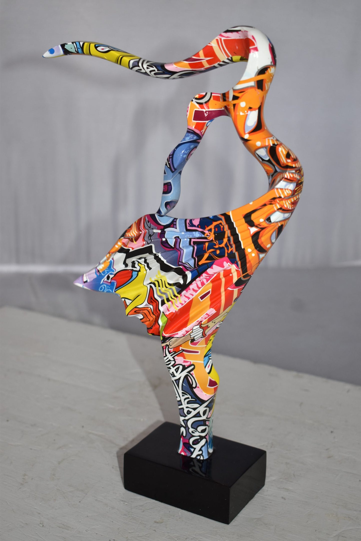 Gone With The Wind Modern Graffiti Resin Statue Size: 9" x 3" x 14"H