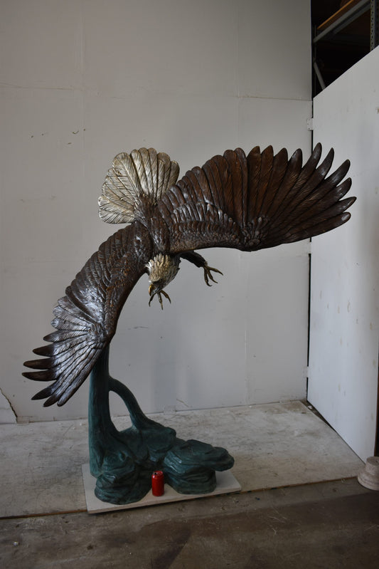Giant Eagle in Action Looking for His Prey Bronze Statue Size: 78" x 28" x 74"H