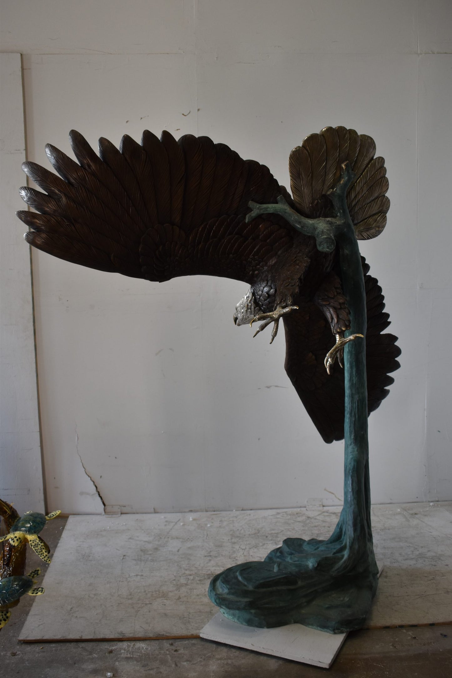 Giant Eagle in Action Looking for His Prey Bronze Statue Size: 78" x 28" x 74"H