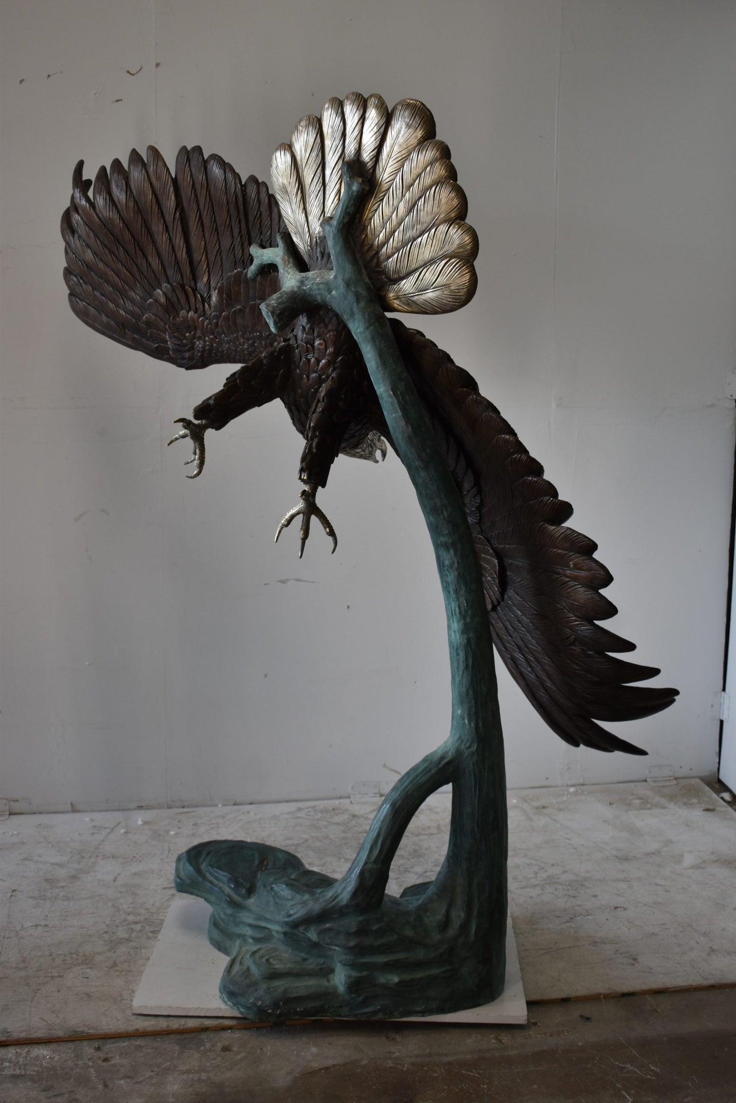 Giant Eagle in Action Looking for His Prey Bronze Statue Size: 78" x 28" x 74"H