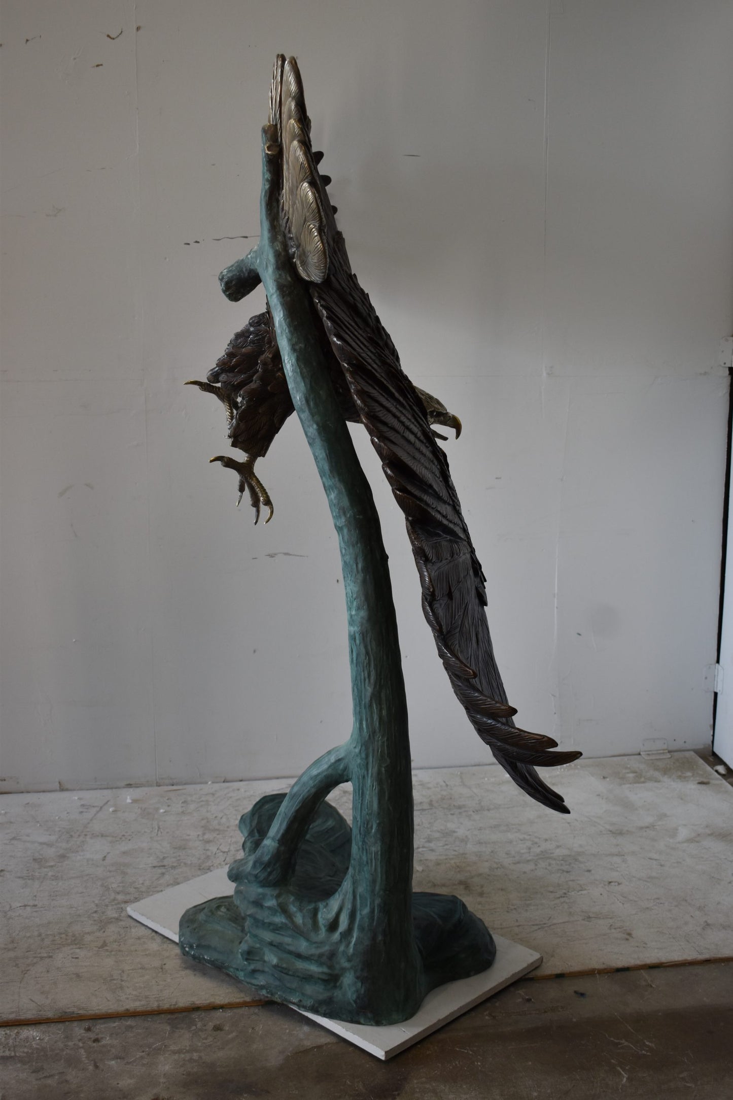Giant Eagle in Action Looking for His Prey Bronze Statue Size: 78" x 28" x 74"H