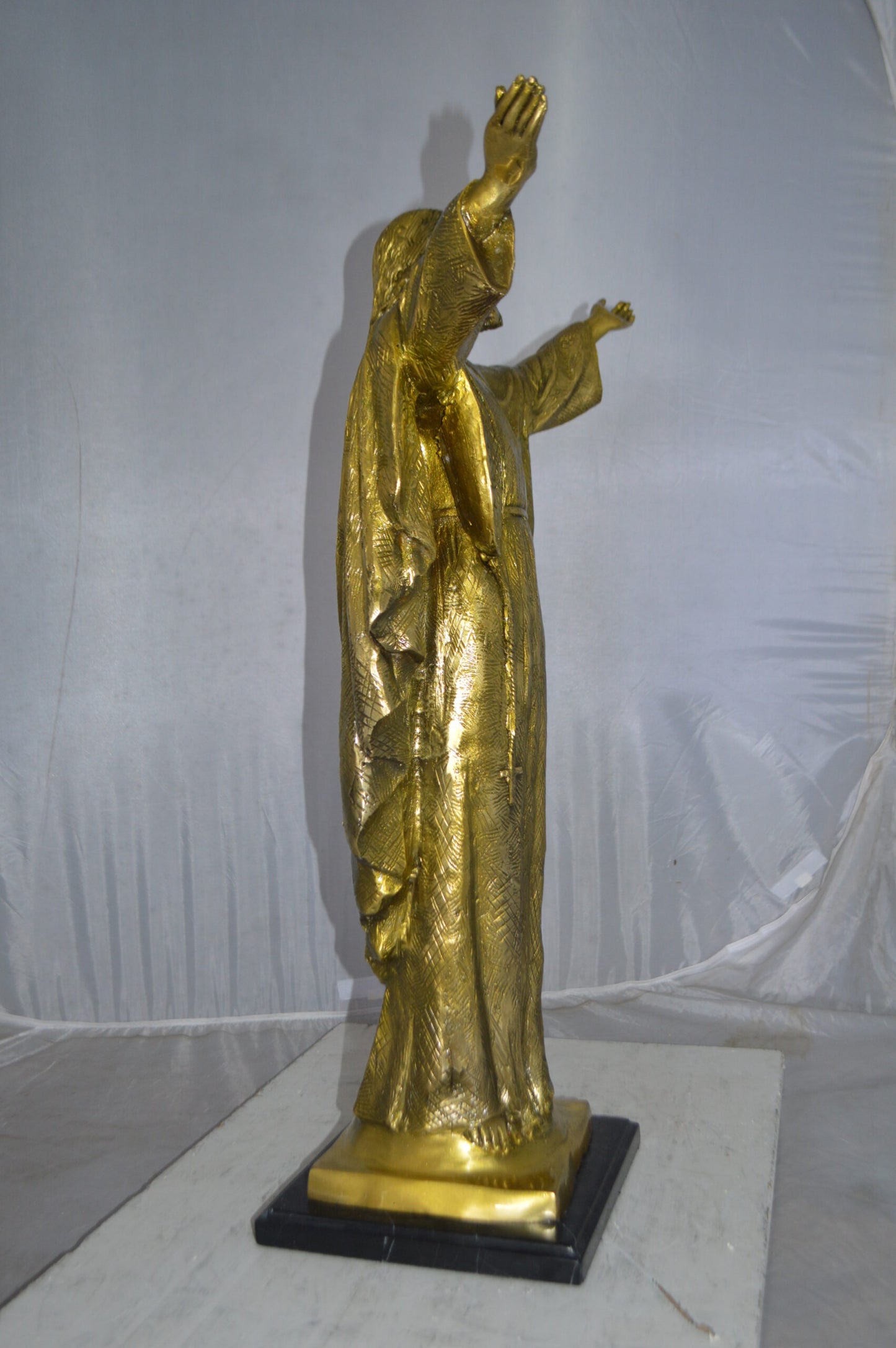Jesus Opens His Hands Bronze Statue - Size: 10"L x 21"W x 32"H.