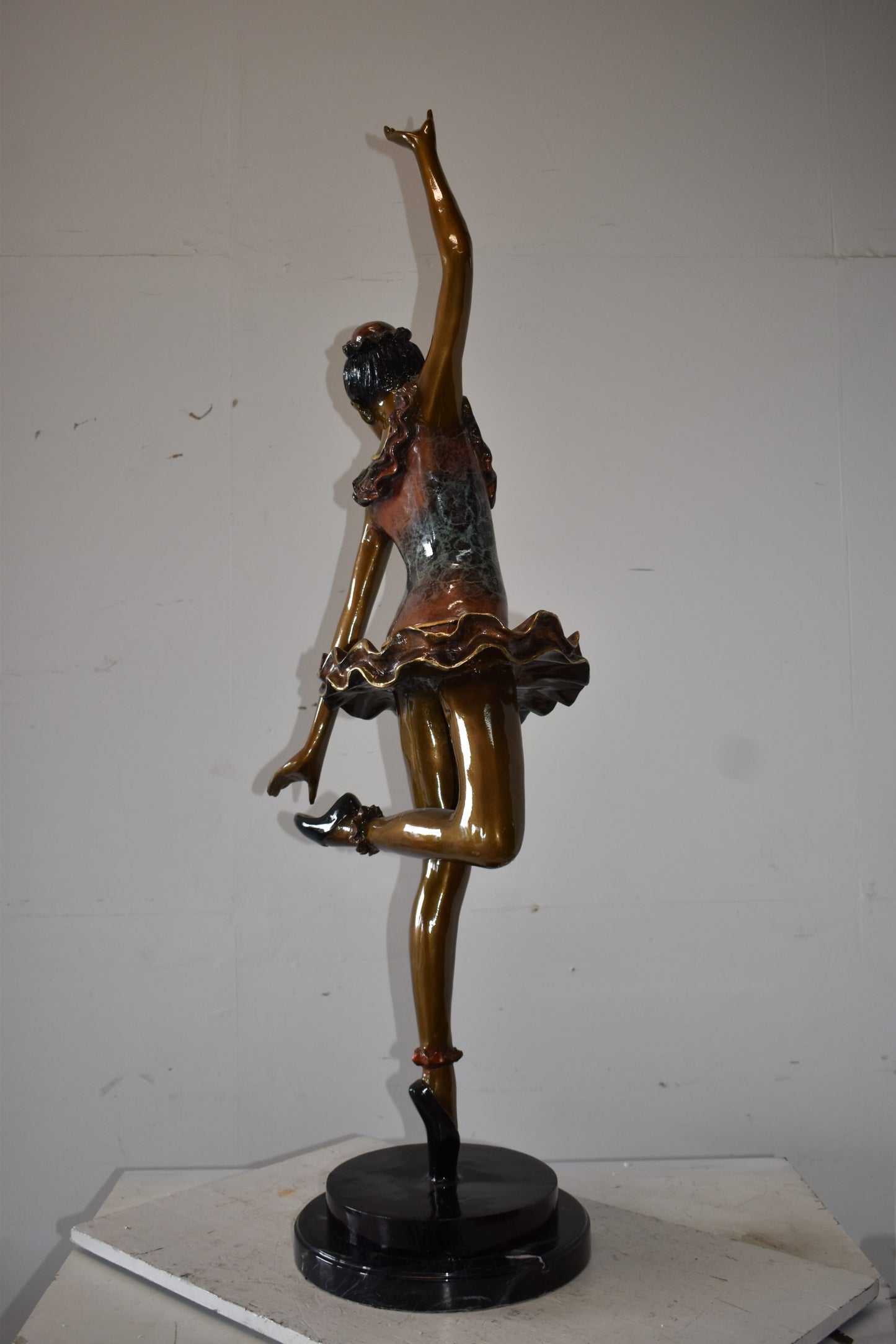 Ballet Dancer Ballerina on her Tippy Toes Bronze Statue