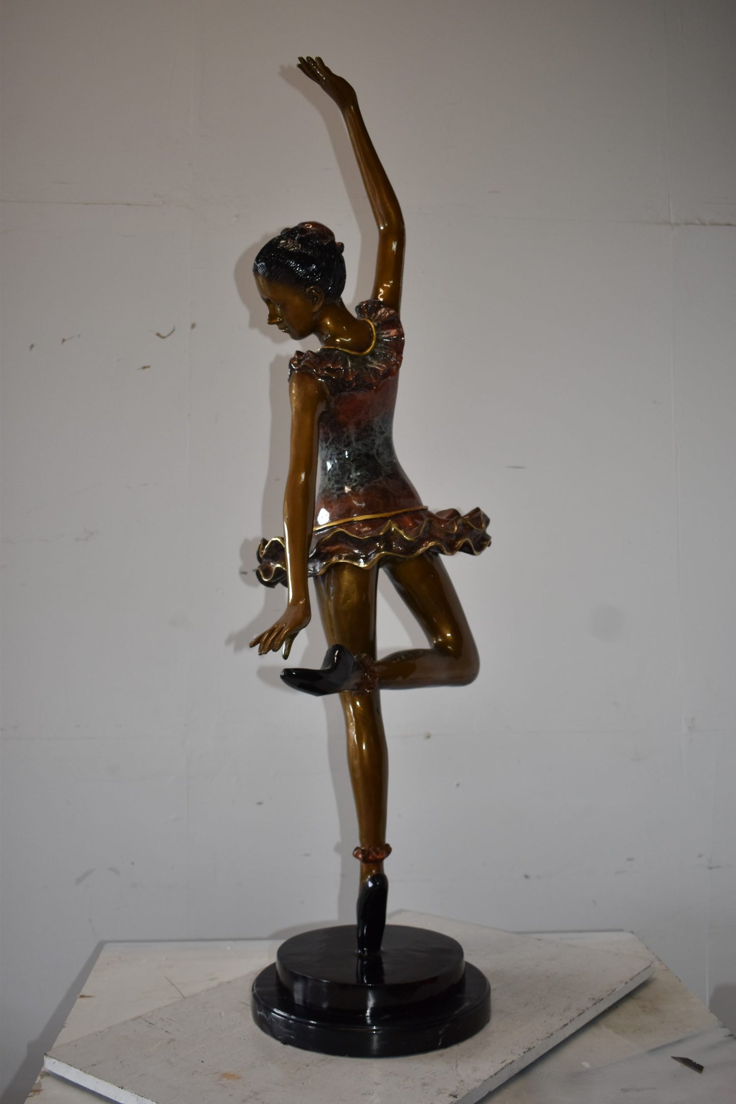 Ballet Dancer Ballerina on her Tippy Toes Bronze Statue