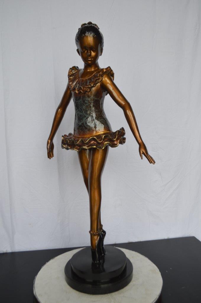 Ballet Dancer on Tippy Toes Bronze Statue - Size: 25"L x 14"W x 47"H.