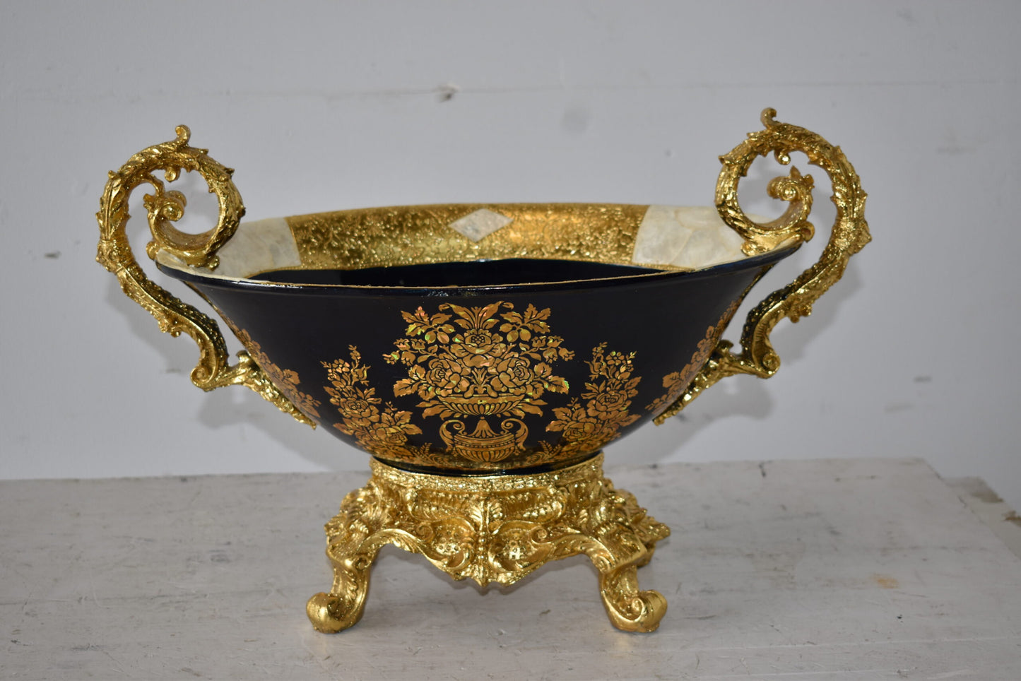 Short And Rounded Decoration Resin Vase Size: 20" x 12" x 13"H