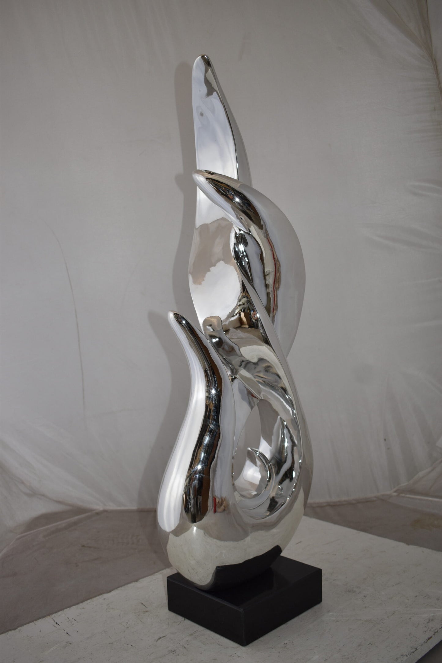 Eclectic Winding Silver Finish Abstract Resin Statue Size: 13" x 7" x 35"H