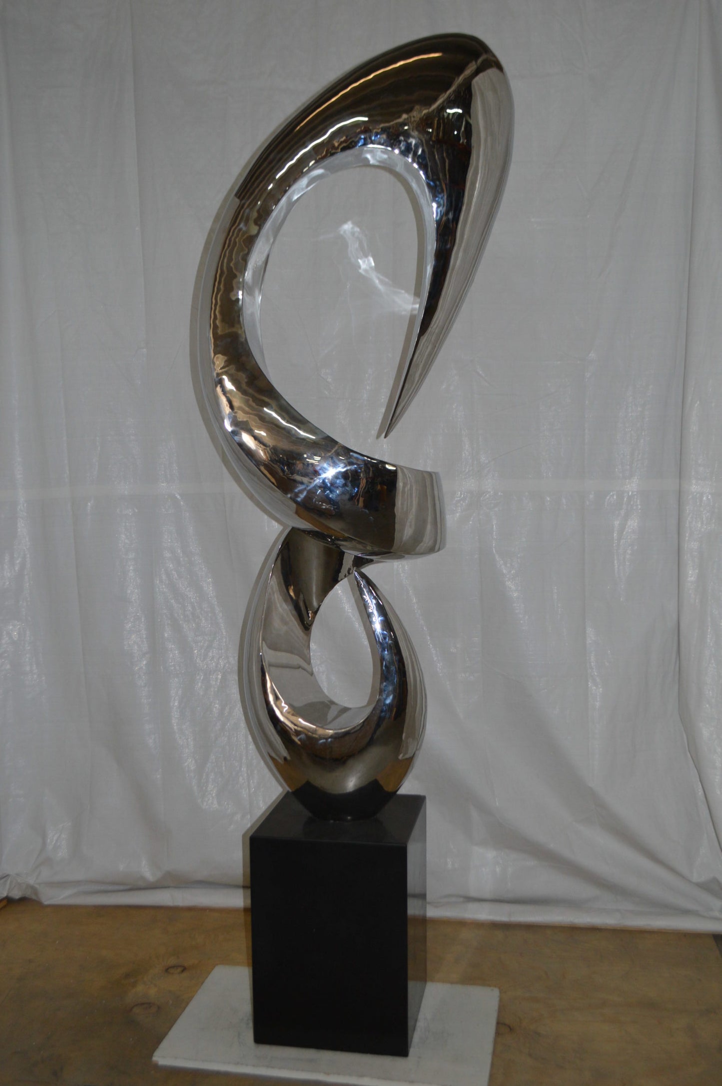 Modern arts large statue CC3 - Size: 30"L x 20"W x 99"H.