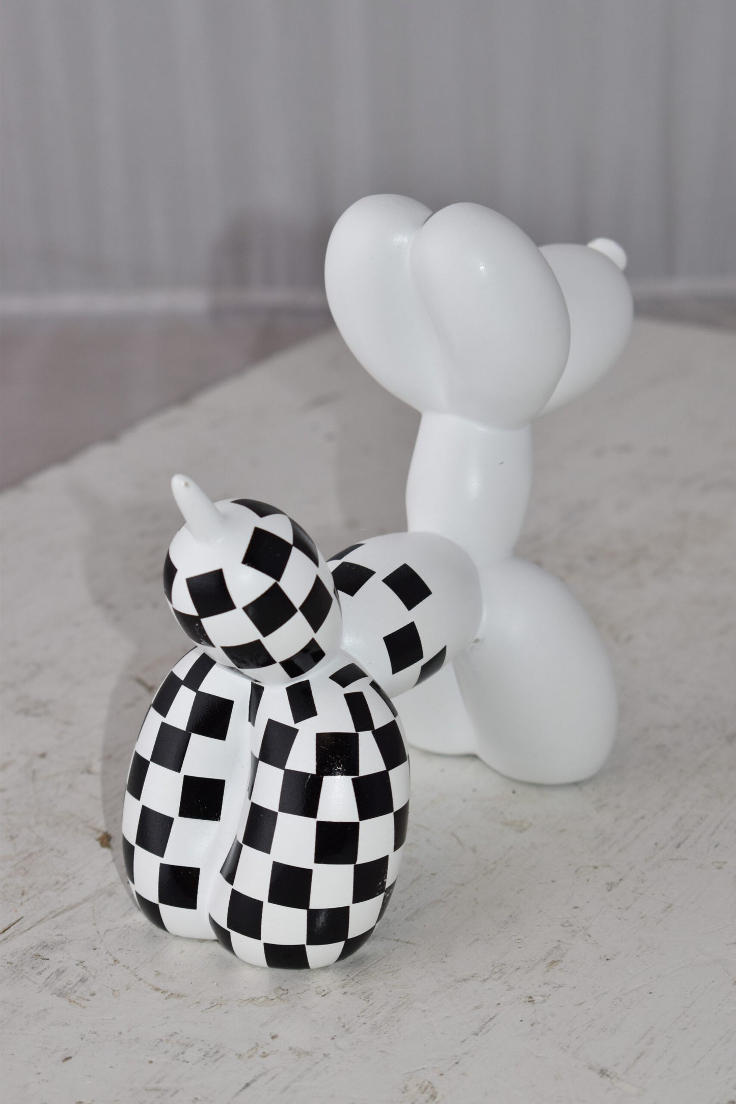 Balloon Dog Made of Resin Statue with Black and White Finish Size: 8" x 3" x 7"H