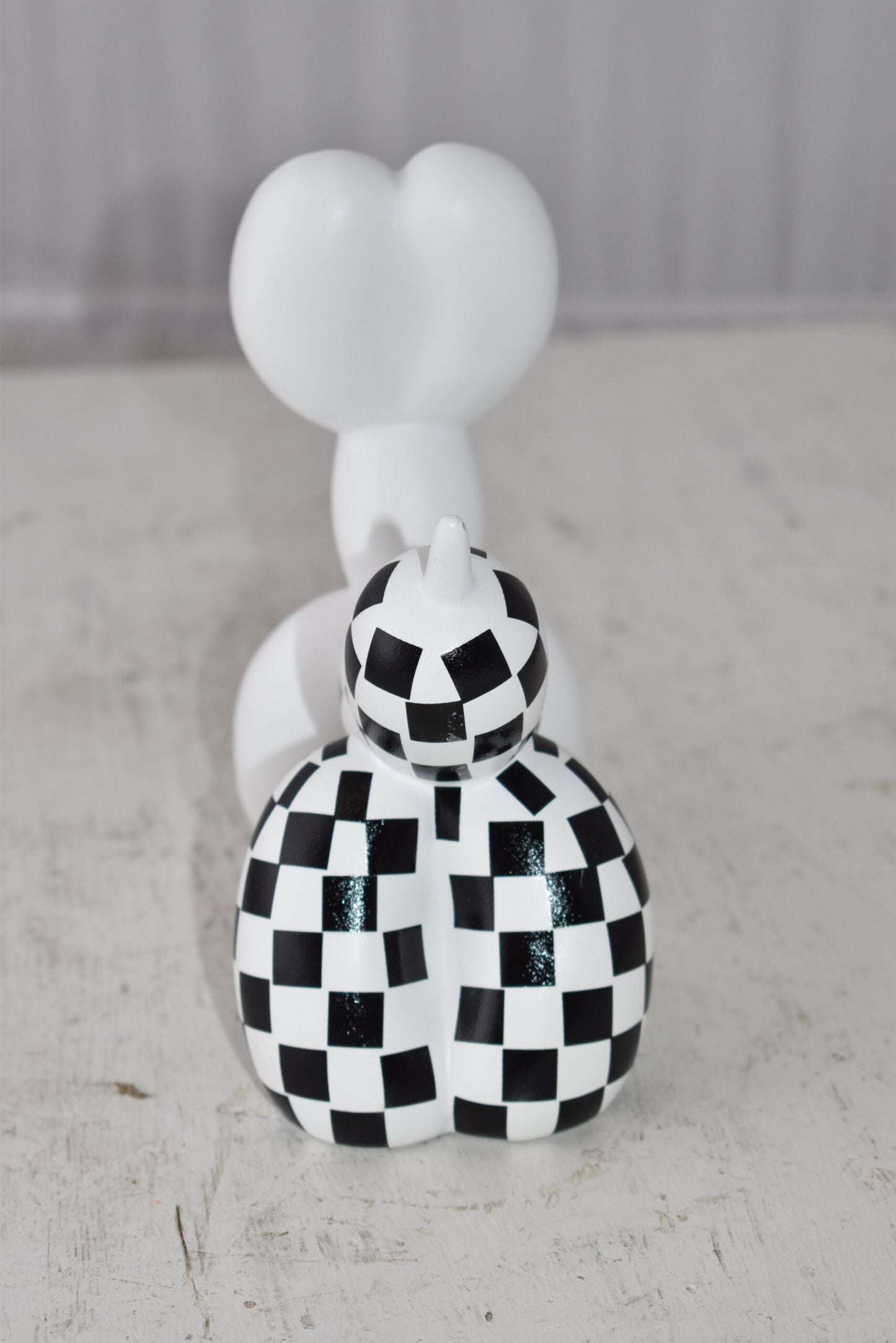 Balloon Dog Made of Resin Statue with Black and White Finish Size: 8" x 3" x 7"H
