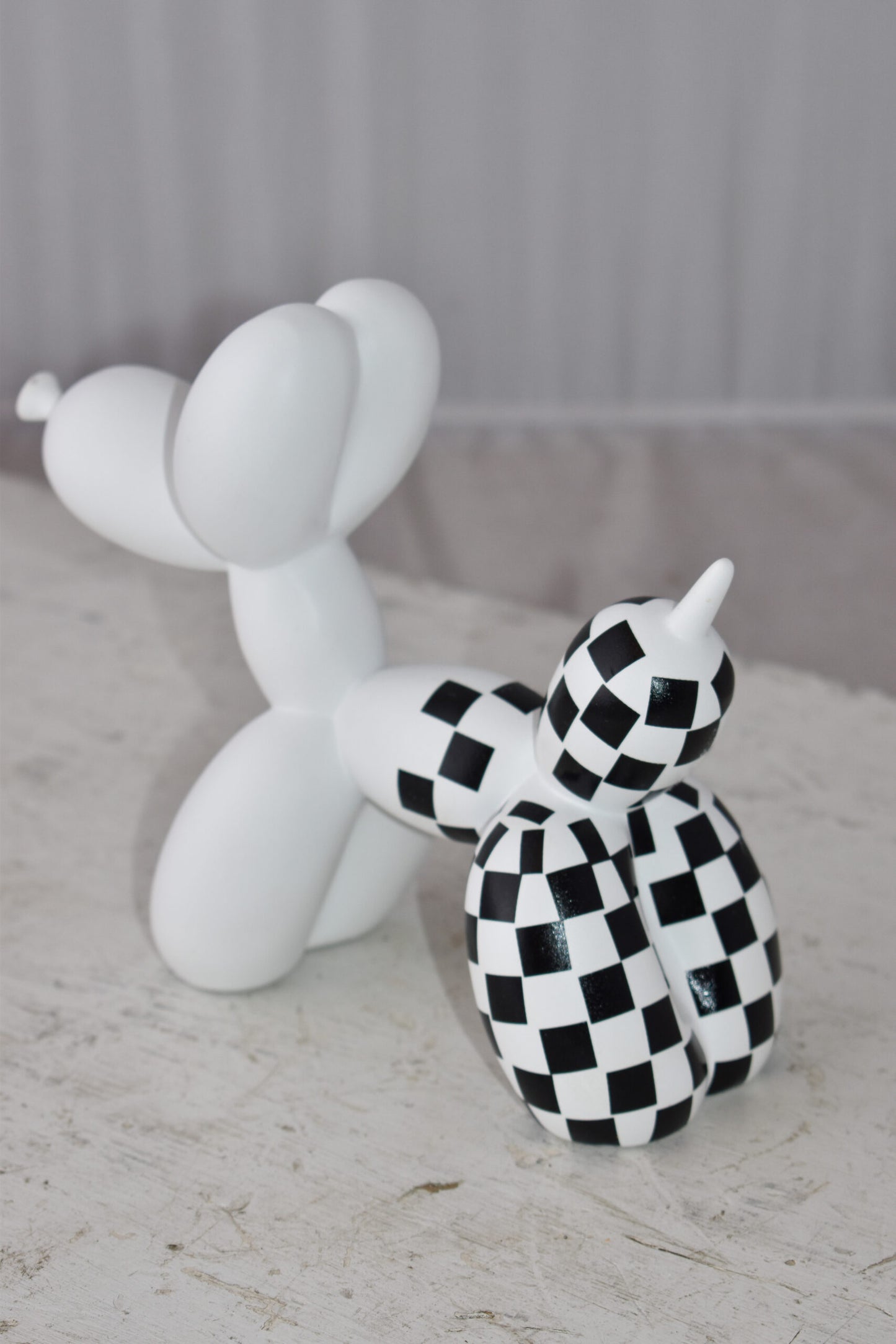 Balloon Dog Made of Resin Statue with Black and White Finish Size: 8" x 3" x 7"H
