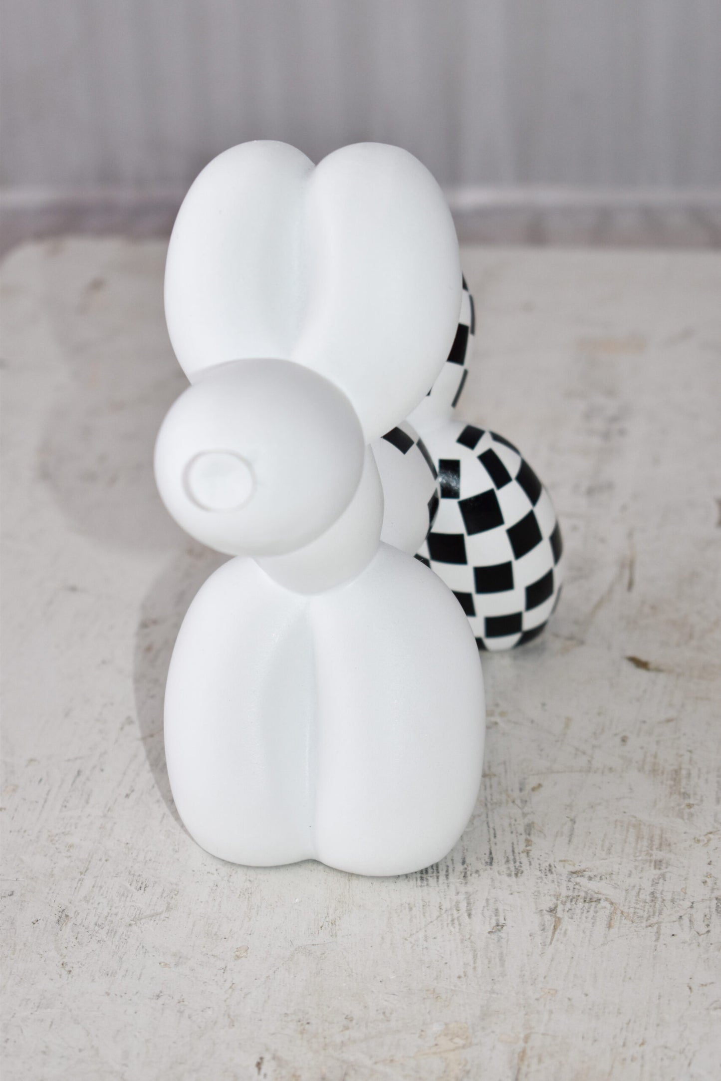 Balloon Dog Made of Resin Statue with Black and White Finish Size: 8" x 3" x 7"H