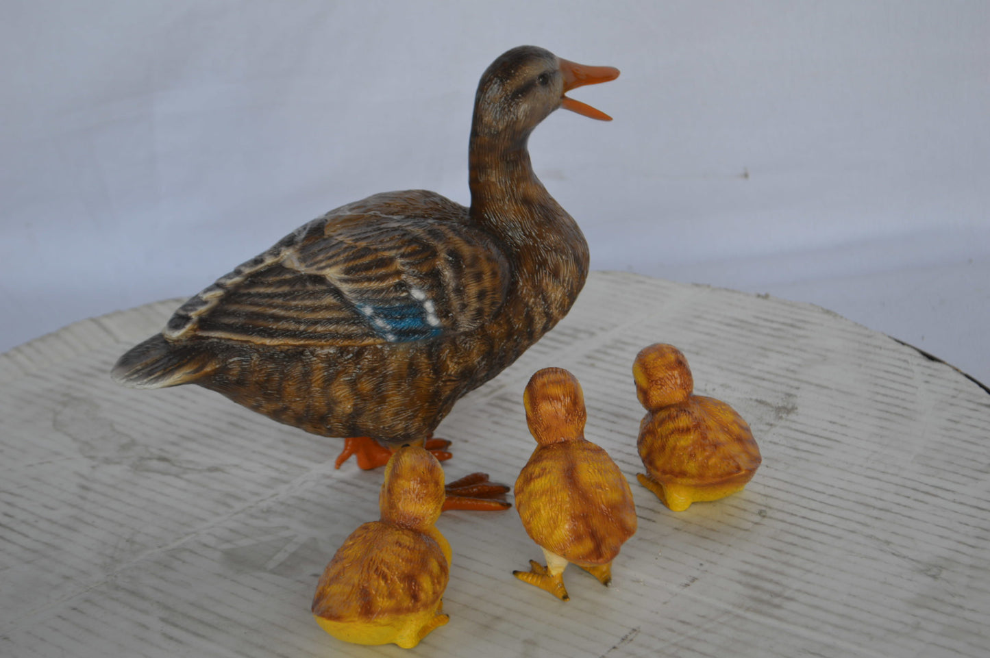 Duck family Bronze Statue - Size: 12"L x 4"W x 9"H.