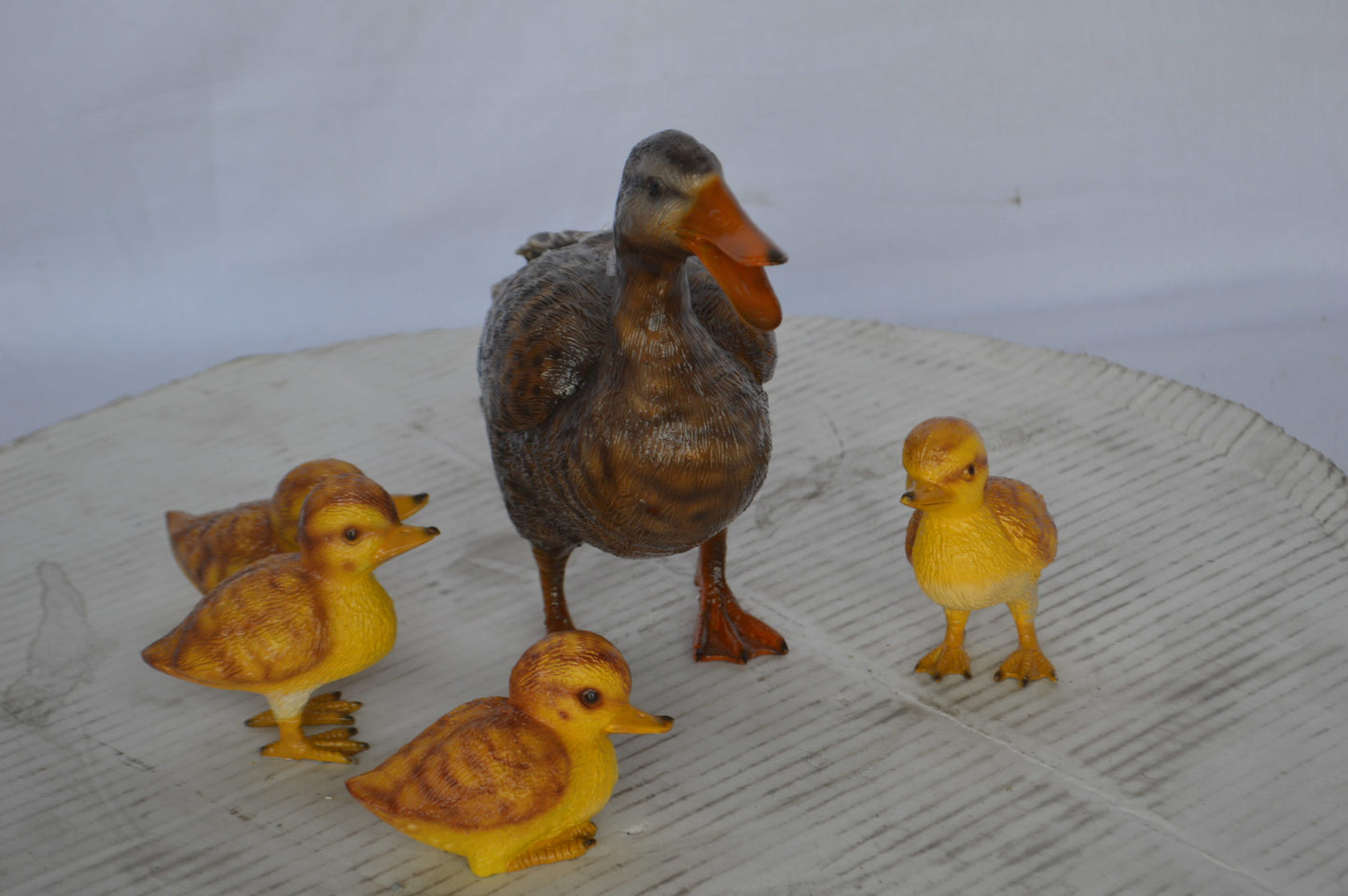 Duck family Bronze Statue - Size: 12"L x 4"W x 9"H.