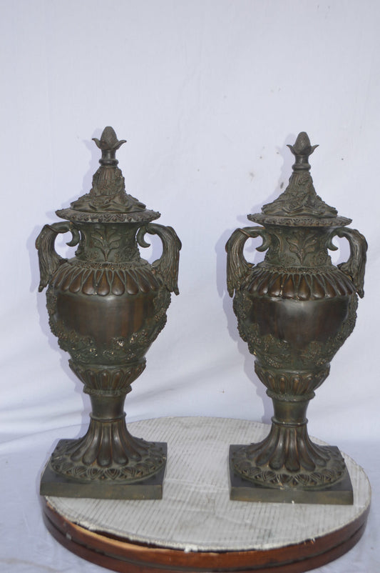 Pair of Urns bronze statue - Size: 10"L x 9"W x 25"H.