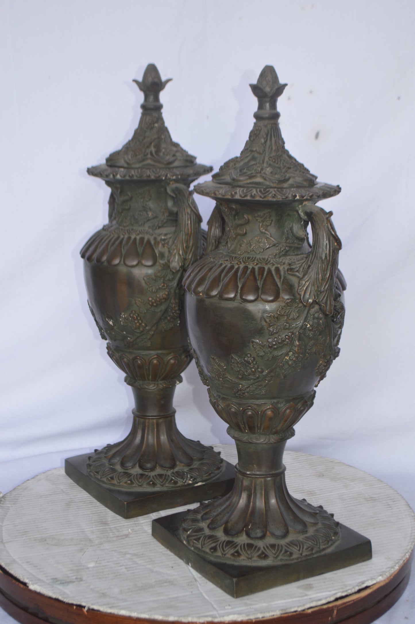Pair of Urns bronze statue - Size: 10"L x 9"W x 25"H.