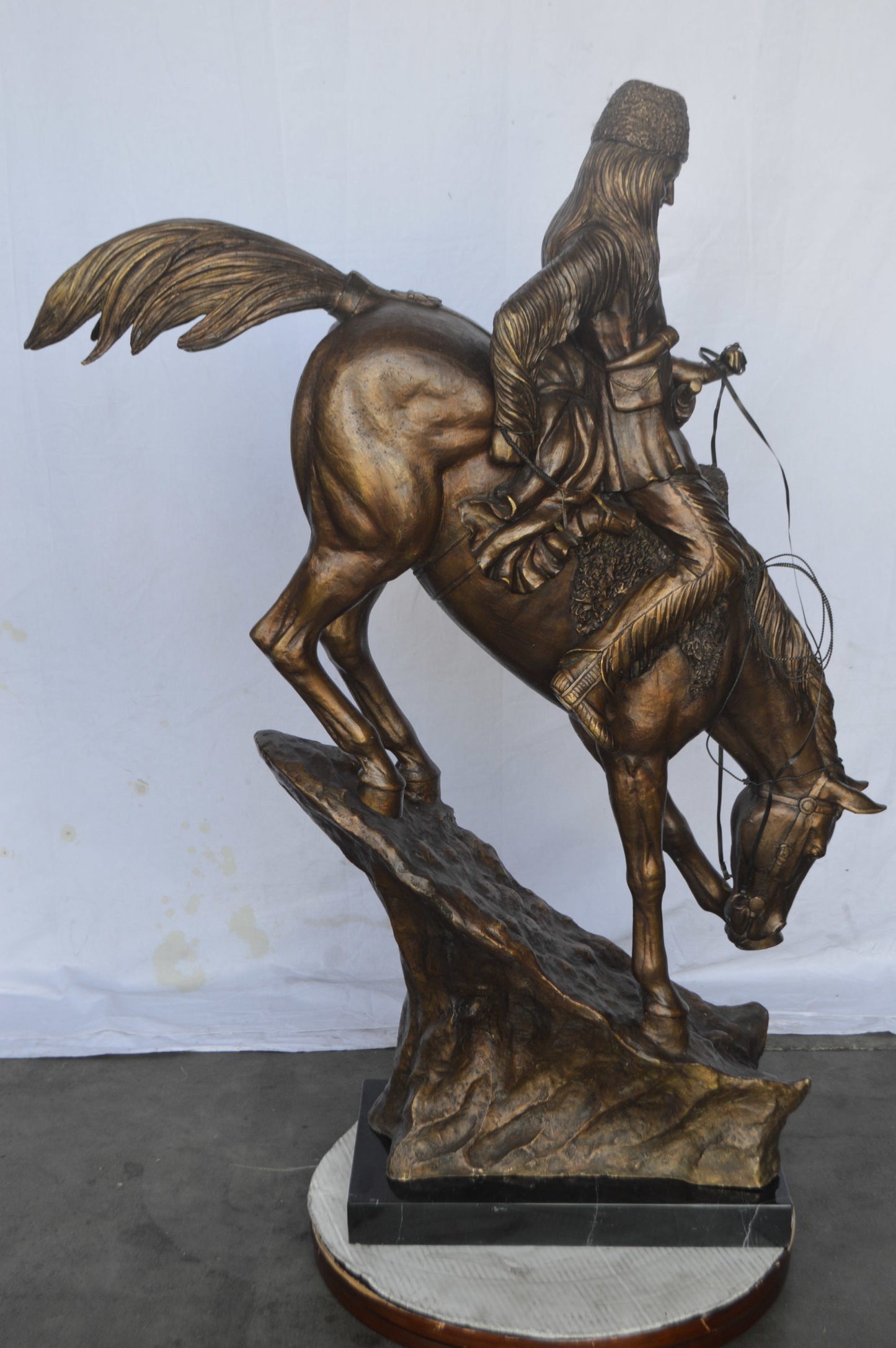 Giant mountain man Remington Replica bronze statue - Size: 37"L x 13"W x 54"H.