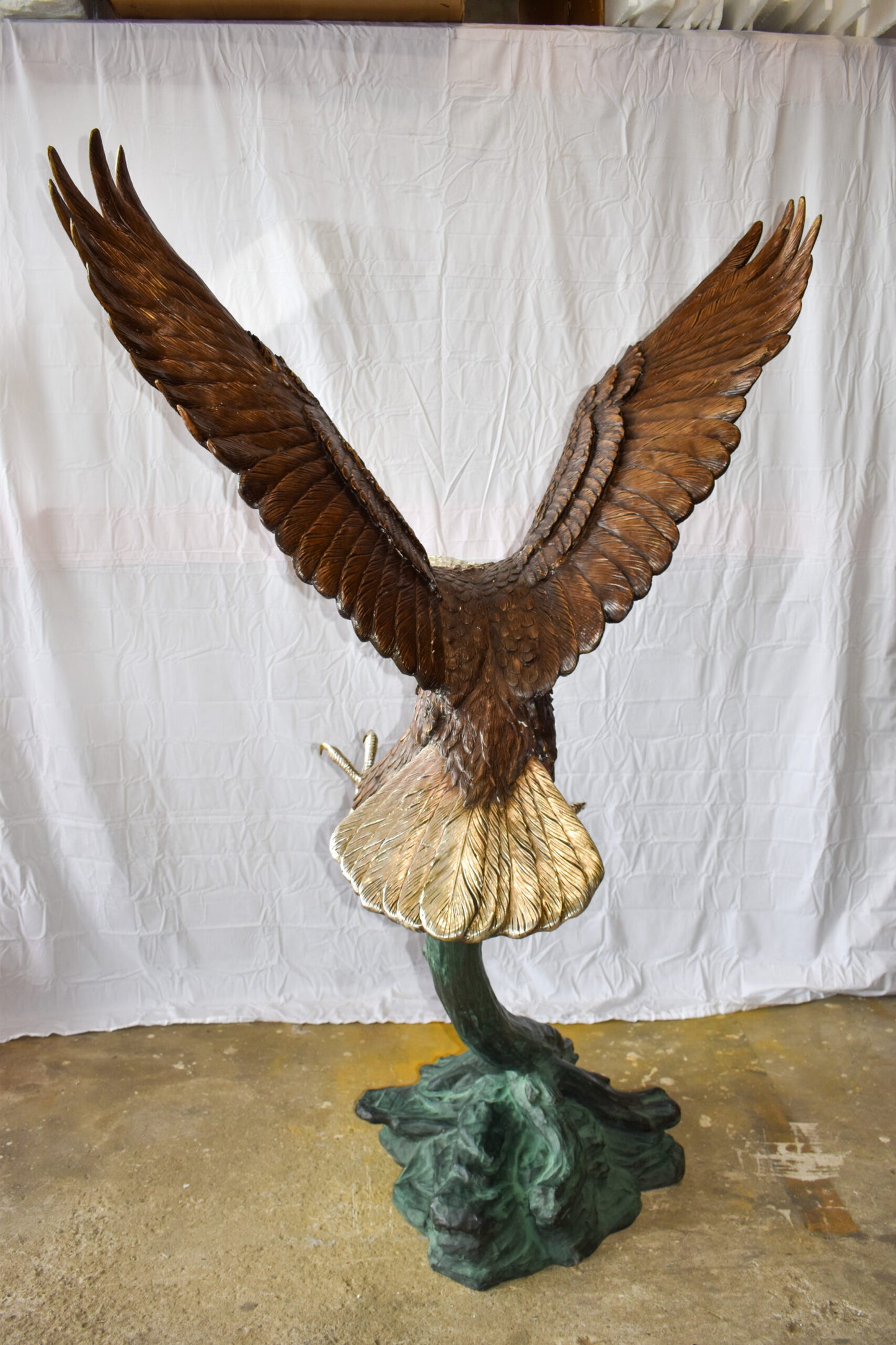 Giant Eagle in Action Looking for Prey Bronze Statue Size: 60" x 40" x 78"H
