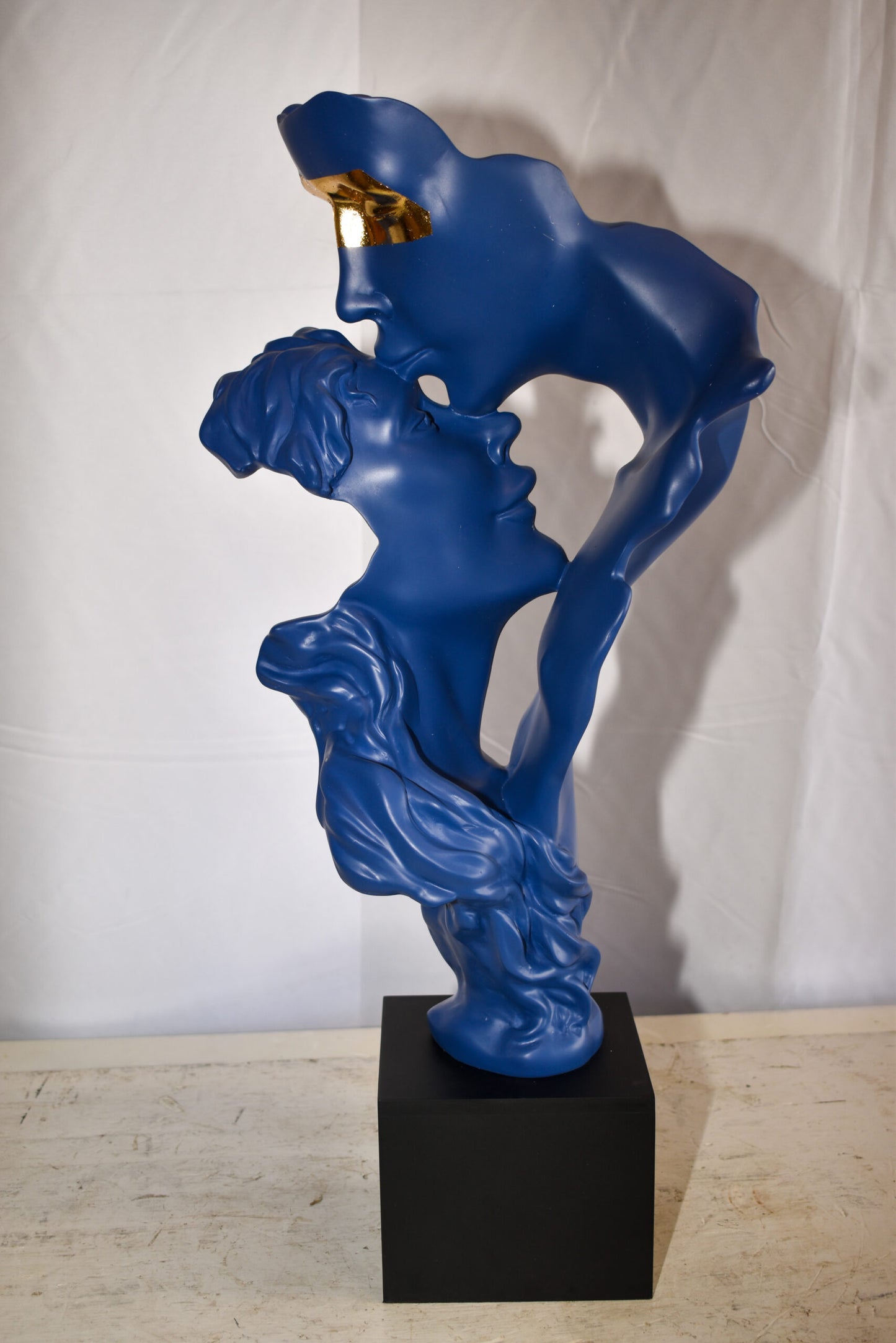 Abstract Modern Lovers Blue Resin Statue 12" x 8" x 26"H