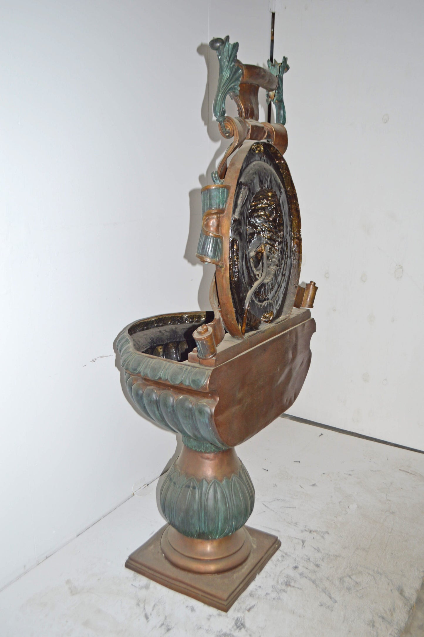 Lion Head Wall Fountain made of Bronze Statue - Size: 32"L x 22"W x 70"H.