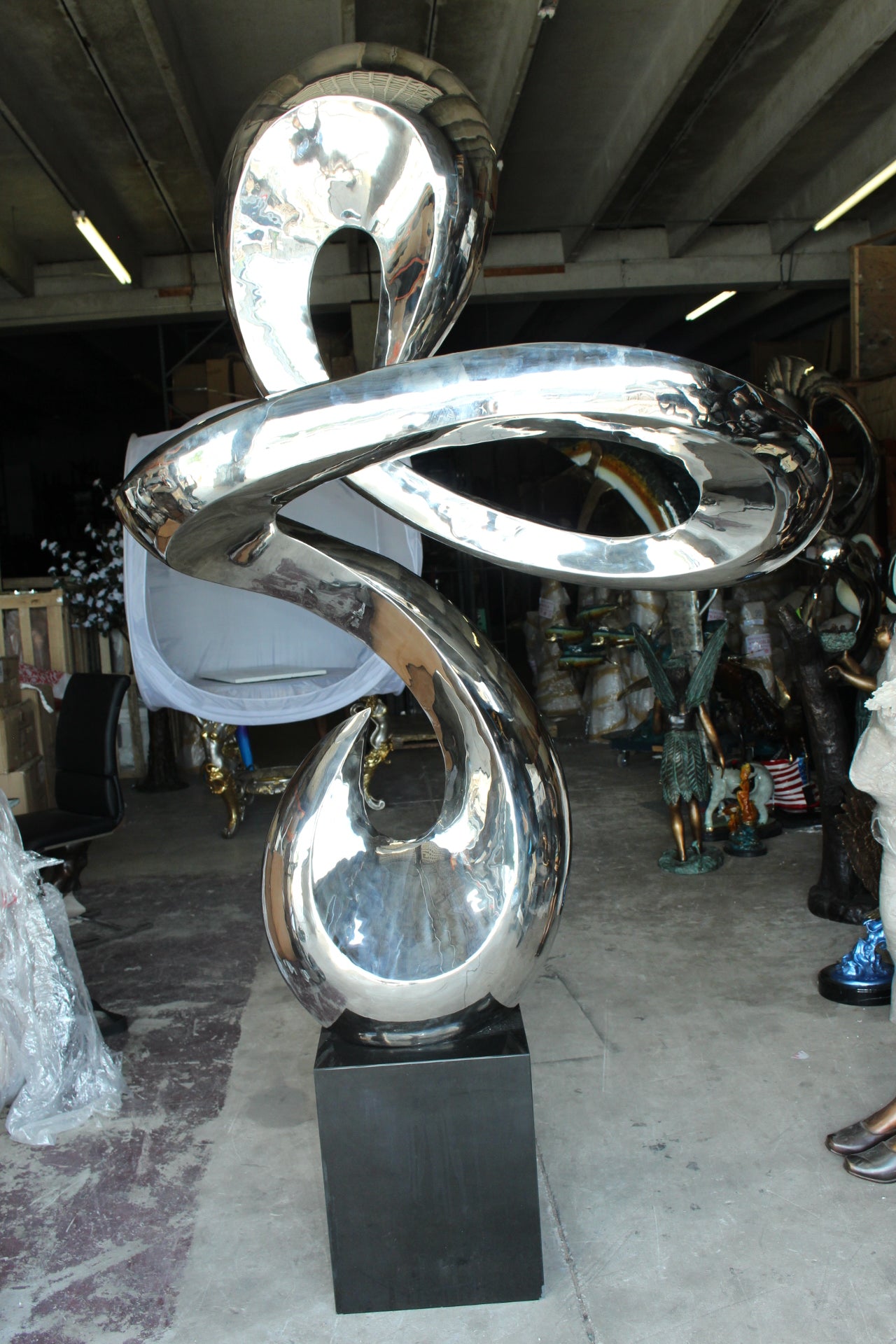 Modern arts - large statue - CC1 -  Size: 52"L x 26"W x 94"H.