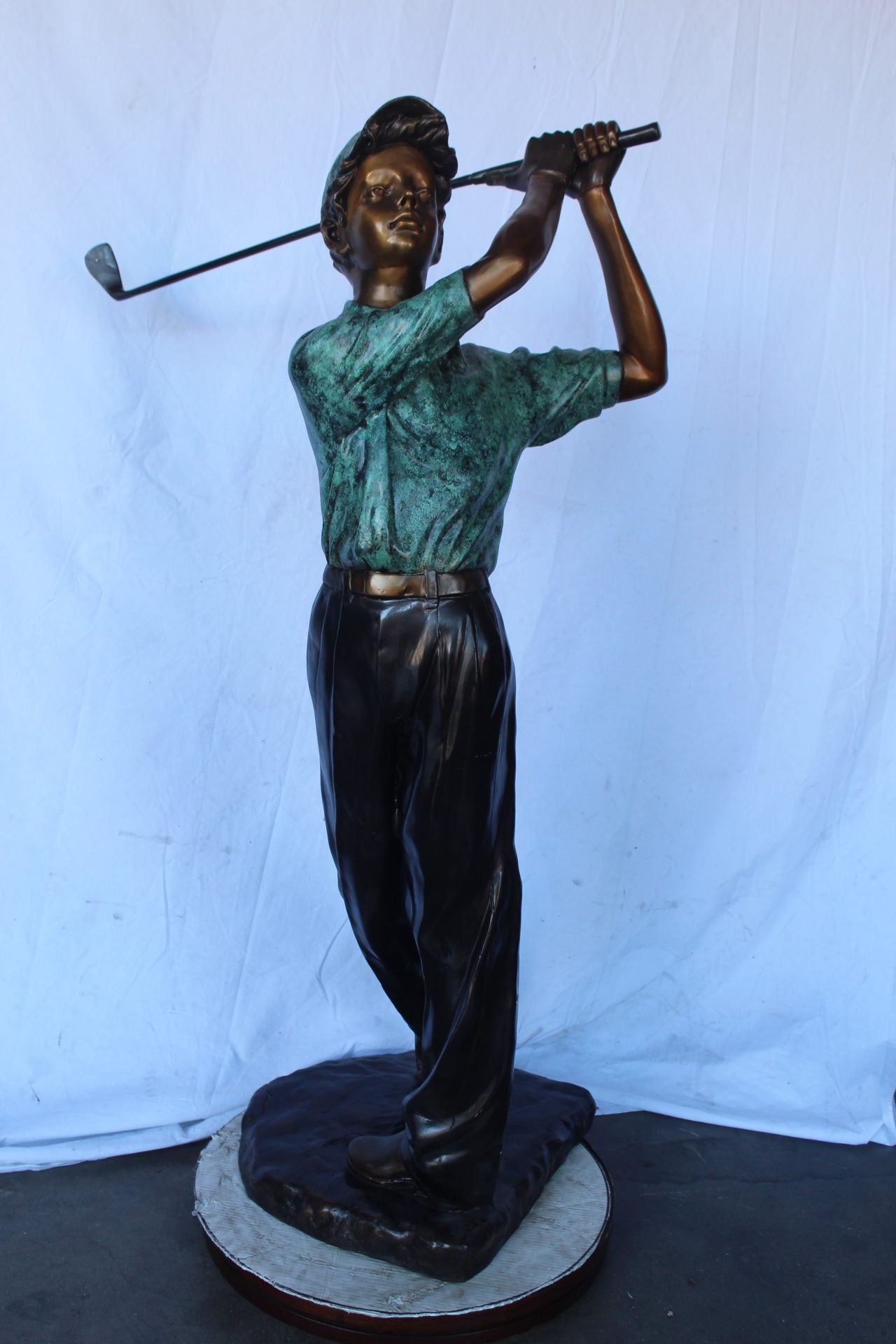 Confident golfer bronze statue -  Size: 23"L x 21"W x 58"H.