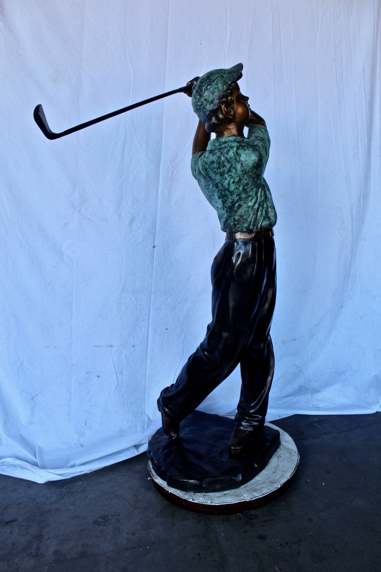 Confident golfer bronze statue -  Size: 23"L x 21"W x 58"H.