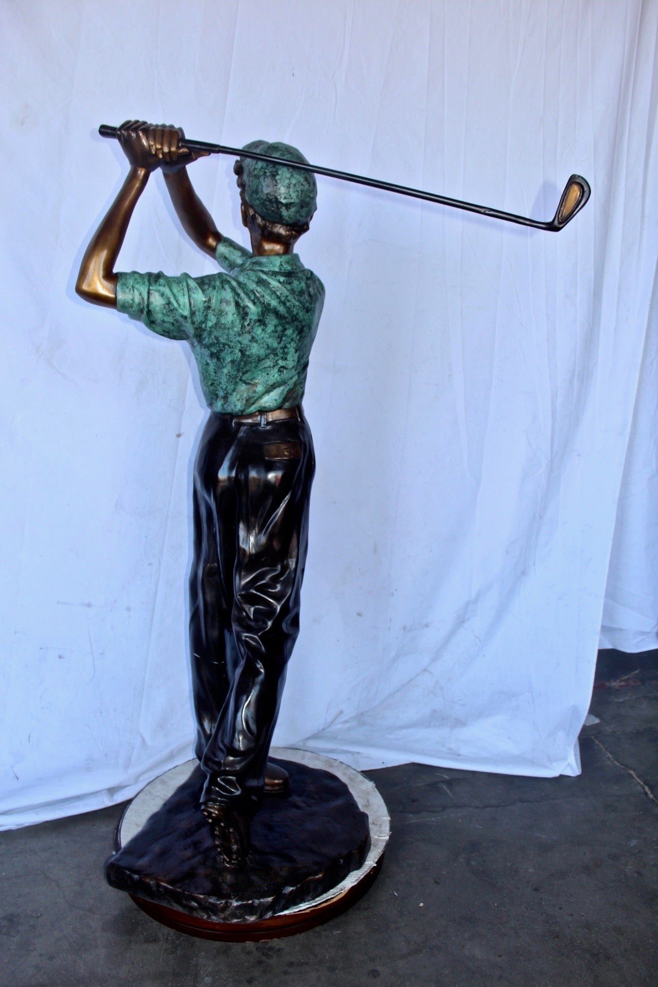 Confident golfer bronze statue -  Size: 23"L x 21"W x 58"H.
