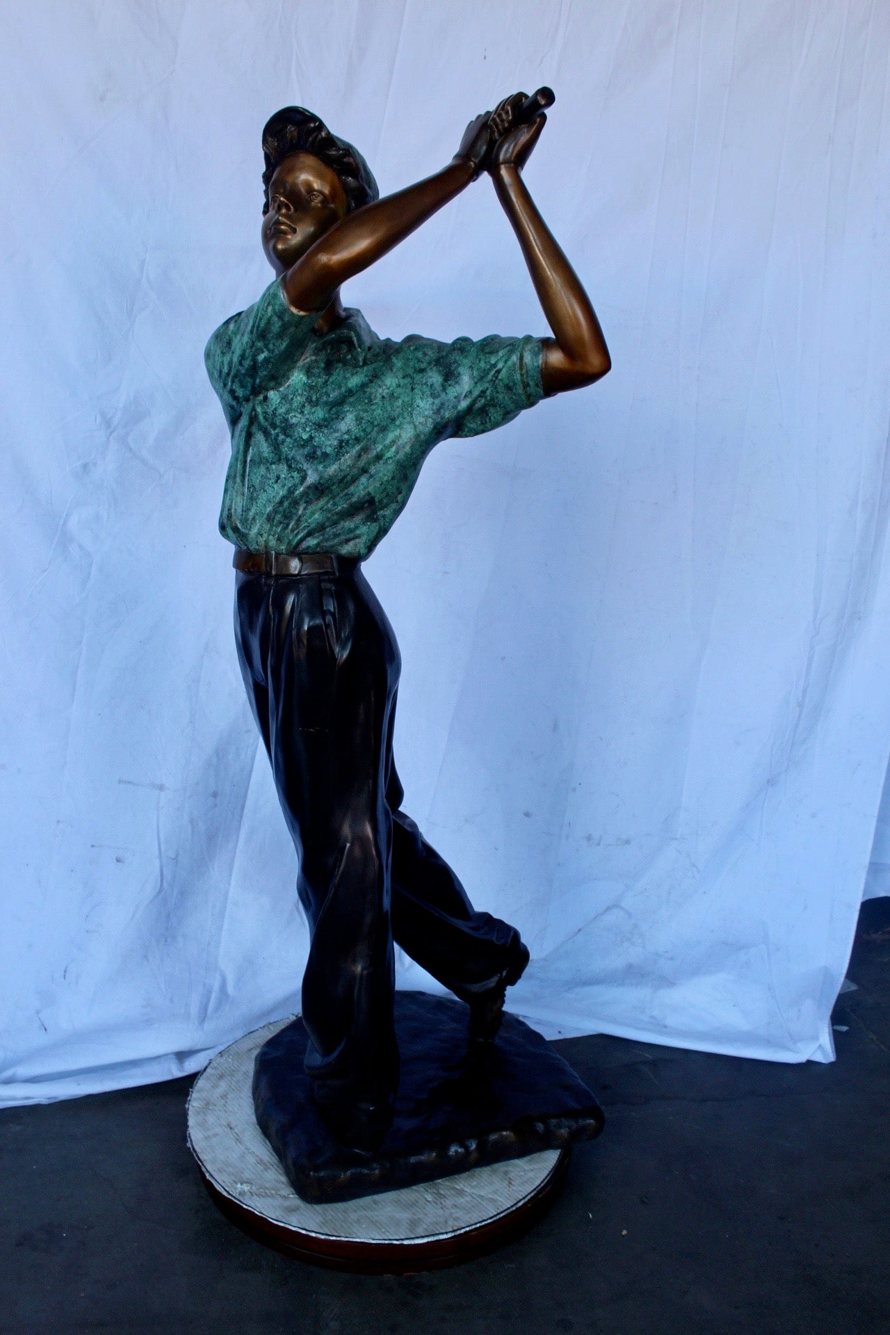 Confident golfer bronze statue -  Size: 23"L x 21"W x 58"H.