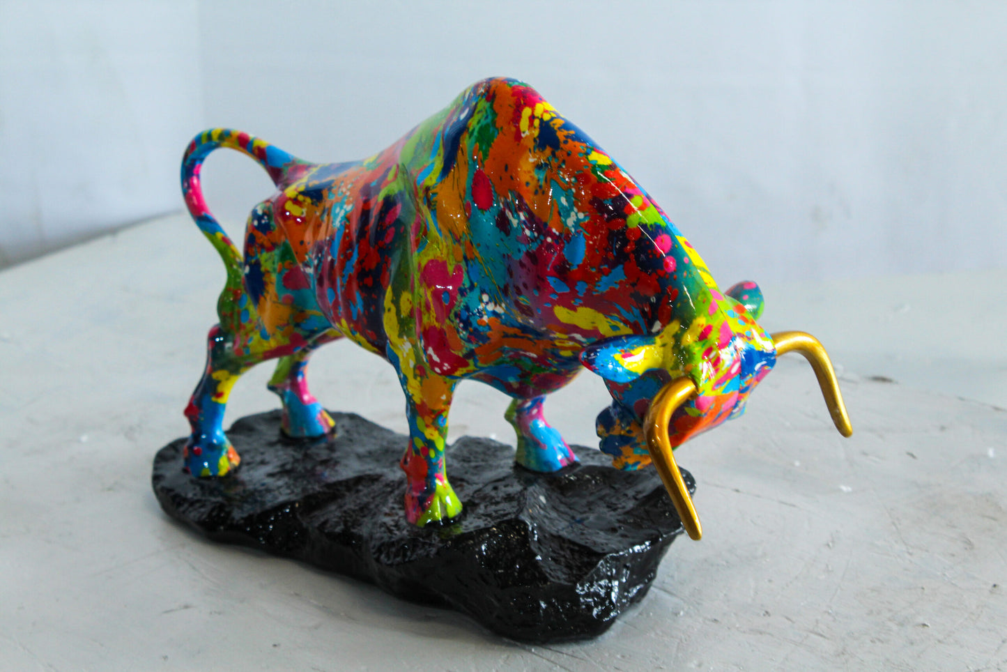 Nifao Resin Bull Statue – Colorful Indoor/Outdoor Charging Bull Sculpture, Vibrant Splatter Art Finish with Gold Horns, Modern Pop Art Animal Figurine for Homes, Offices & Gallery Decor 14" x 4" x 9"H