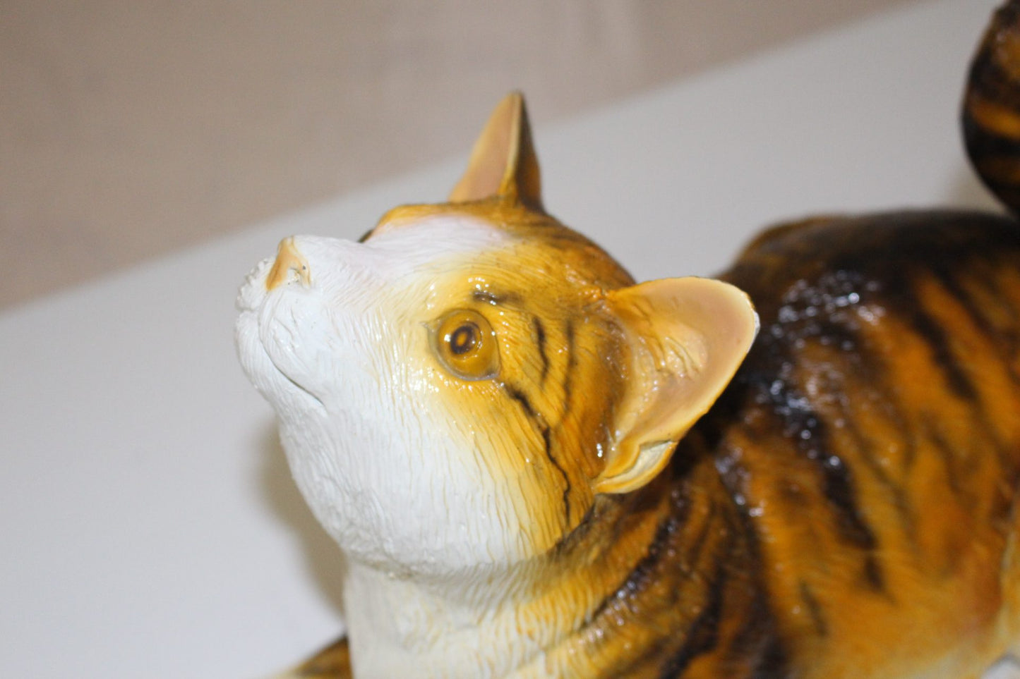 Squat cat Bronze Statue - Size: 12"L x 6"W x 9"H.
