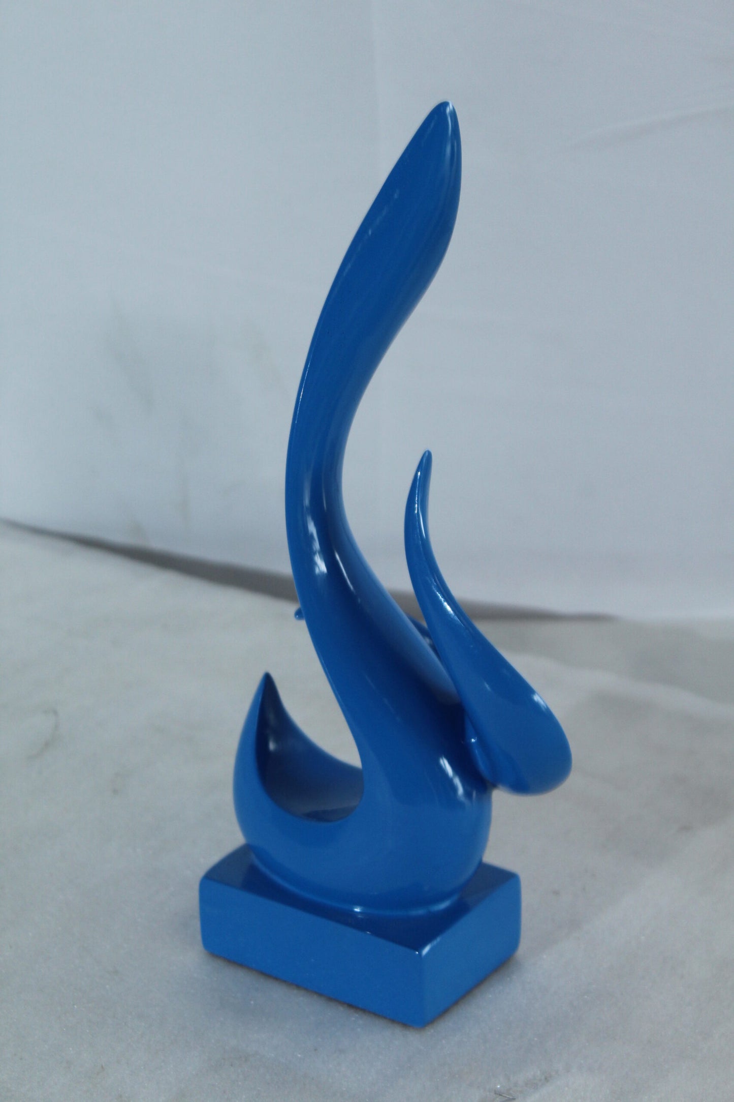 NIFAO Resin Abstract Flame Sculpture –Bold Blue Indoor/Outdoor Modern Art Statue with Glossy Finish, Contemporary Decorative Accent for Homes, Offices & Creative Spaces 6" x 3" x 12"H