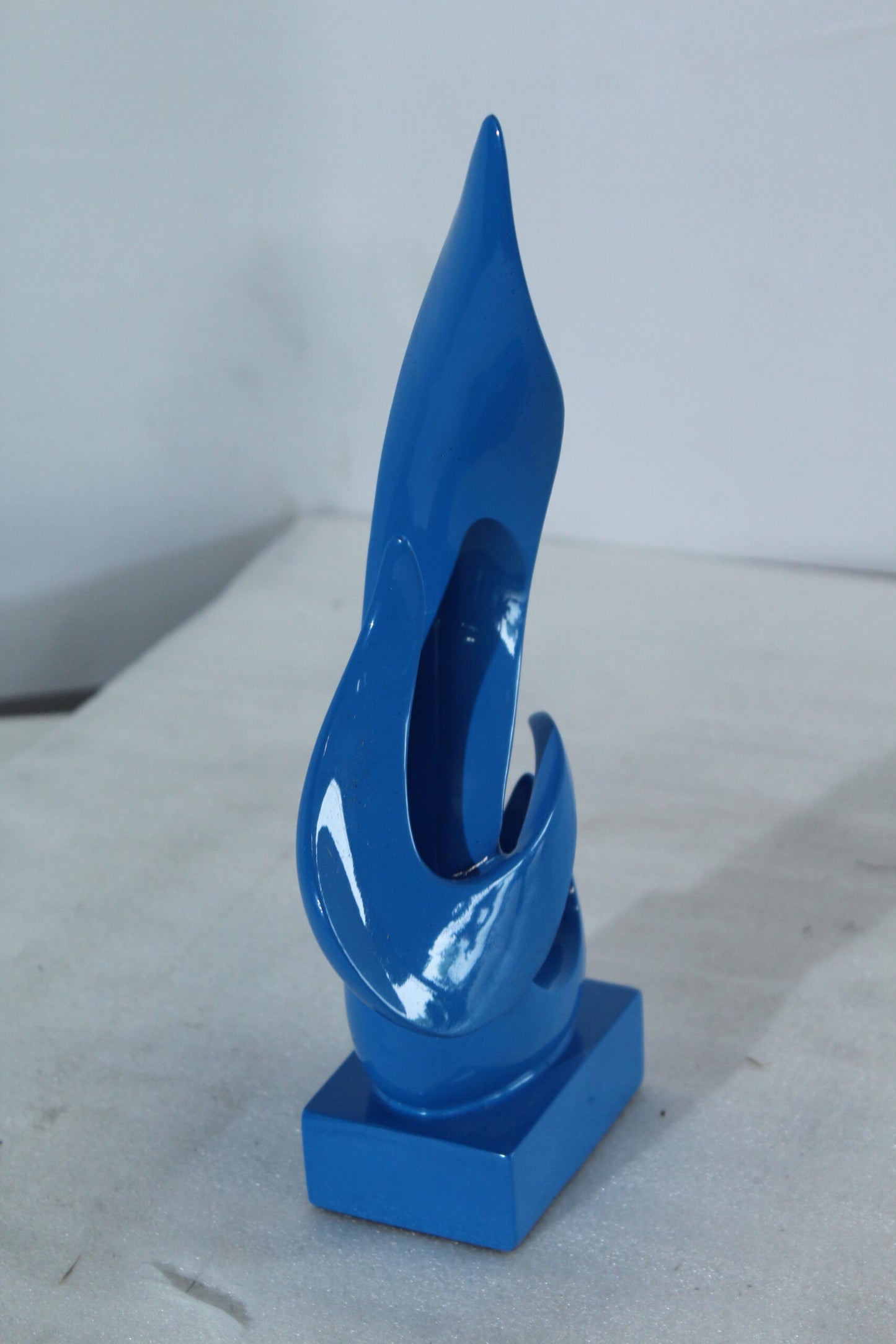 NIFAO Resin Abstract Flame Sculpture –Bold Blue Indoor/Outdoor Modern Art Statue with Glossy Finish, Contemporary Decorative Accent for Homes, Offices & Creative Spaces 6" x 3" x 12"H