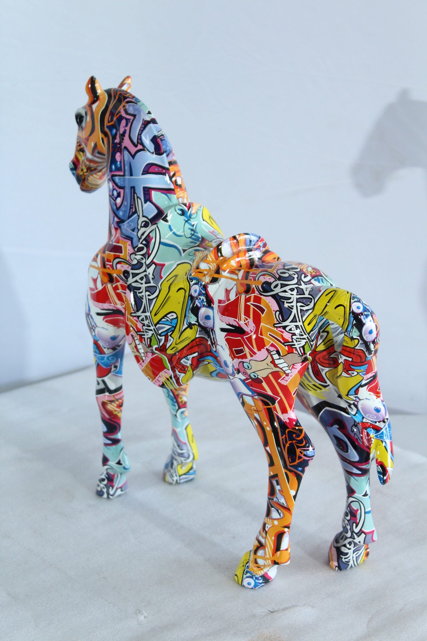 Nifao Resin Horse Statue – Hand-Painted Abstract Graffiti-Style Figurine with Built-in Saddle, Colorful Modern Home & Office Decor Accent, Durable Resin Sculpture 14" x 5" x 15"H