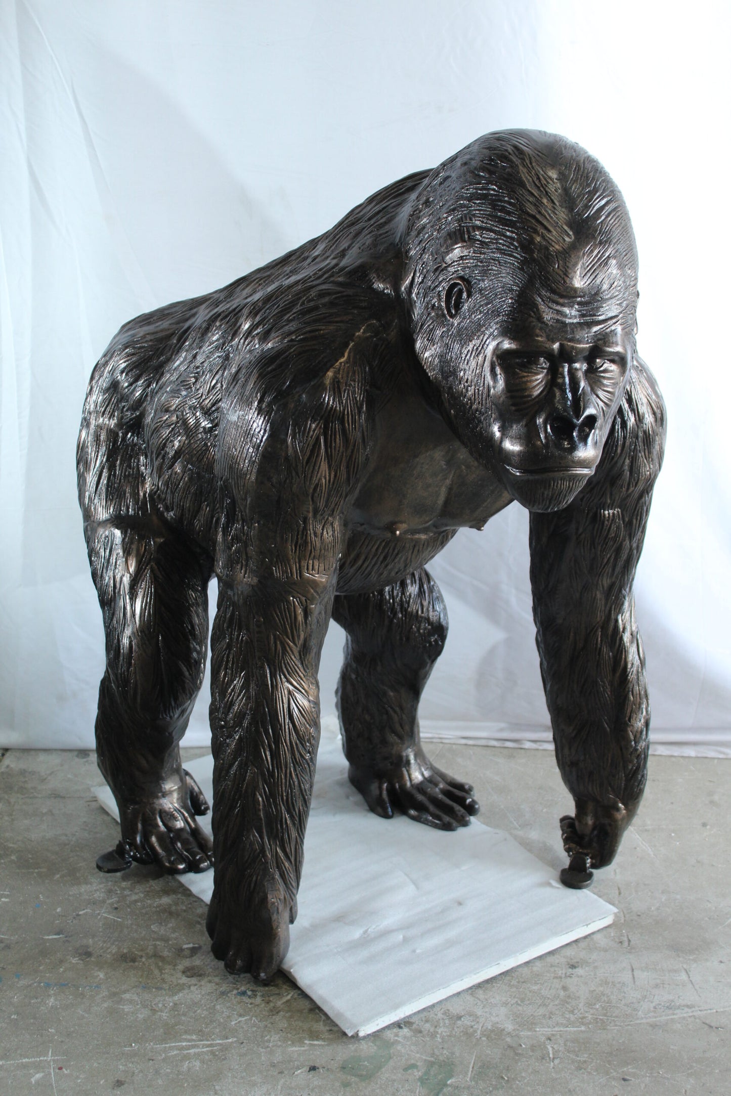 NIFAO Giant Aluminum Gorilla Statue – Walking Gorilla Sculpture with Intricate Fur Detailing for Wildlife & Garden Décor - 43" x 36" x 49"H