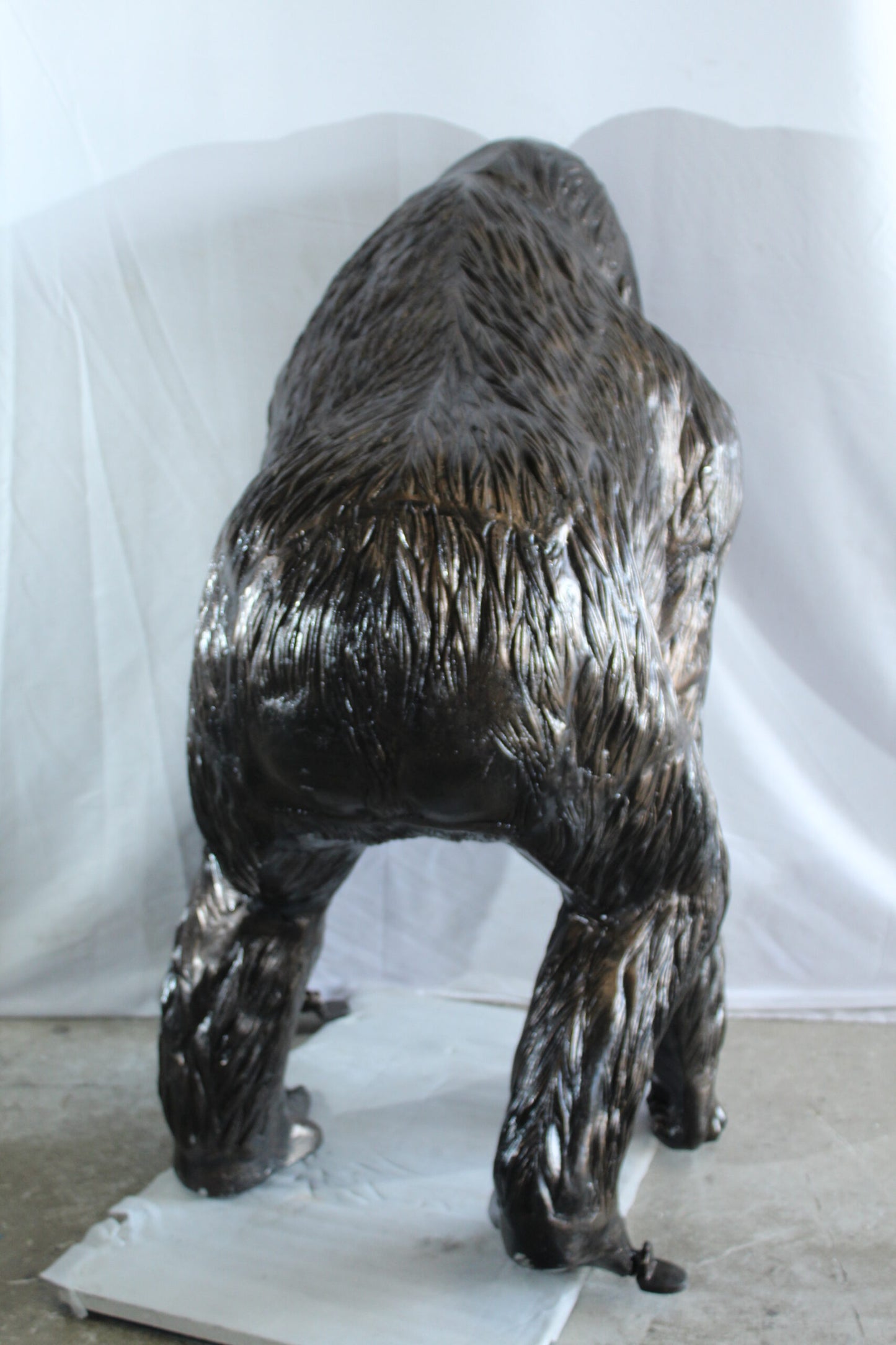 NIFAO Giant Aluminum Gorilla Statue – Walking Gorilla Sculpture with Intricate Fur Detailing for Wildlife & Garden Décor - 43" x 36" x 49"H