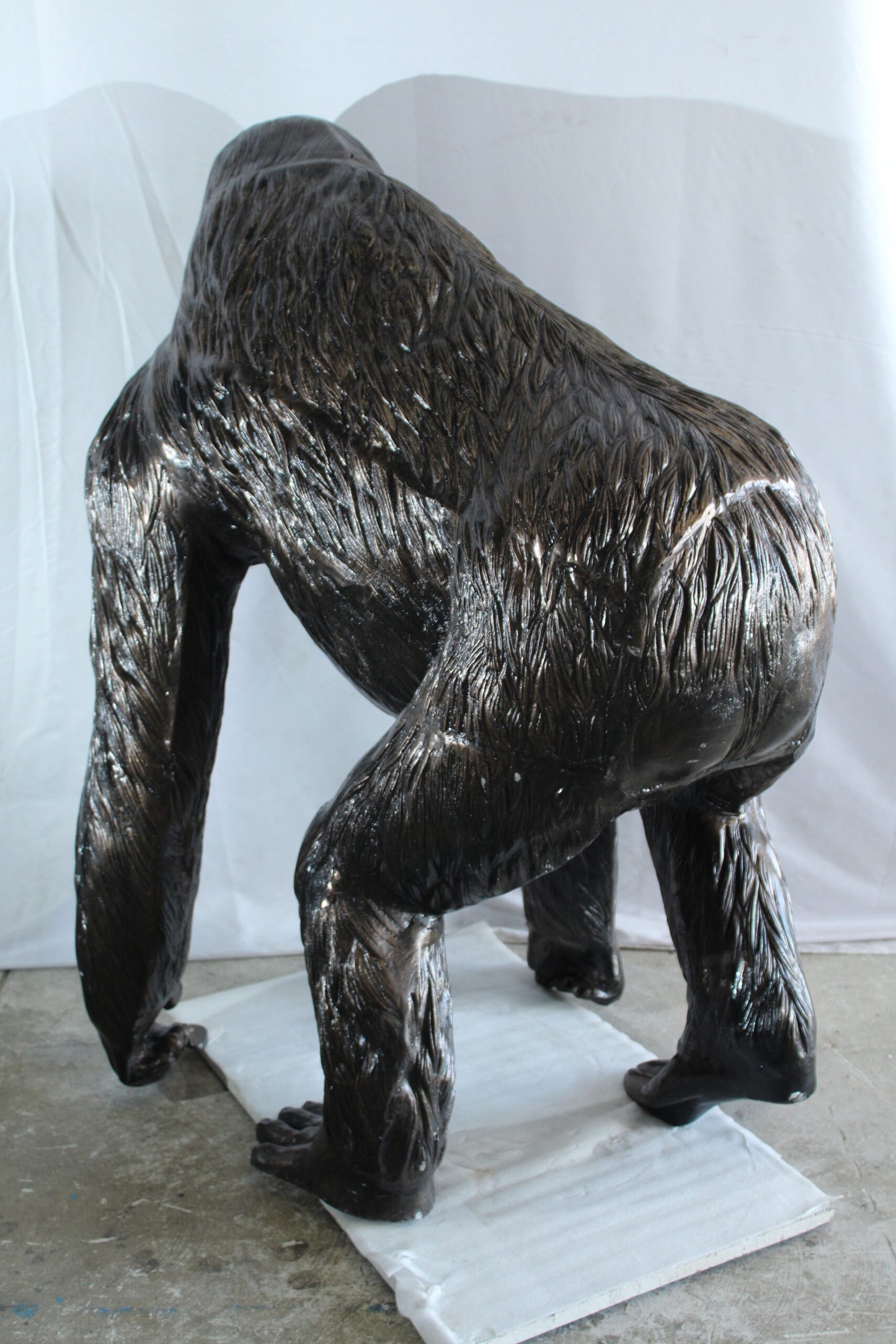 NIFAO Giant Aluminum Gorilla Statue – Walking Gorilla Sculpture with Intricate Fur Detailing for Wildlife & Garden Décor - 43" x 36" x 49"H