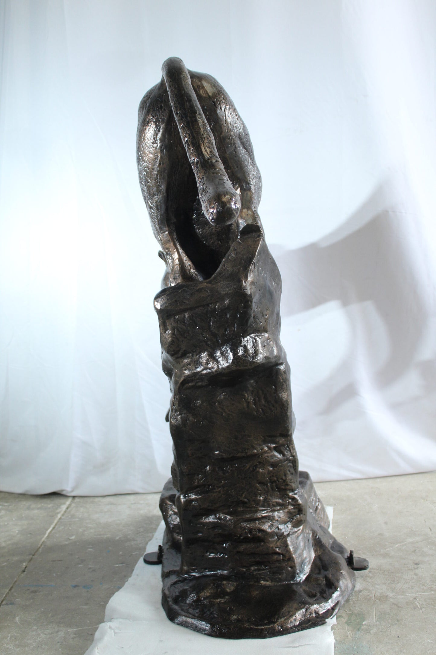 NIFAO Handcrafted Aluminum Panther Cugar Climbing Rock Statue – Wildlife-Inspired Bronze Finish Sculpture – 44" x 20" x 50"